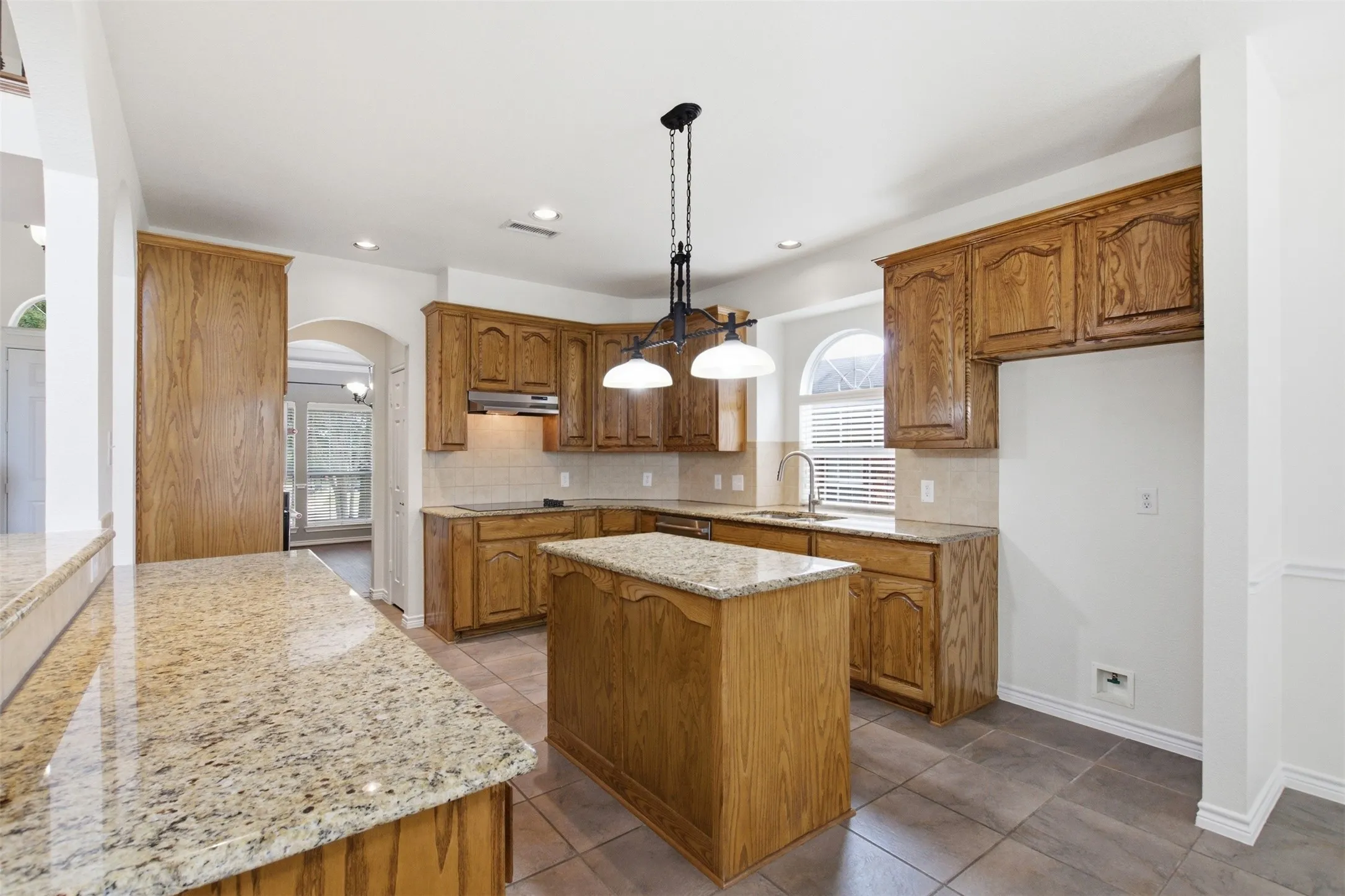Single Family Residence For Sale in Dallas County , 2305 Trickling Creek Drive, Garland, Texas 75041, 5 Bedroom, 4 Bathroom, 2 Garage spaces, 3,588 Sqft, built in 2009, mls#21338950, Real Estate Agent in Garland, Homes For Sale in Dallas county, Homes For Sale in Garland, Realtor in Garland Texas, Real Estate Brokerage Independent Realty Texas, Luminita Cordes Realtor