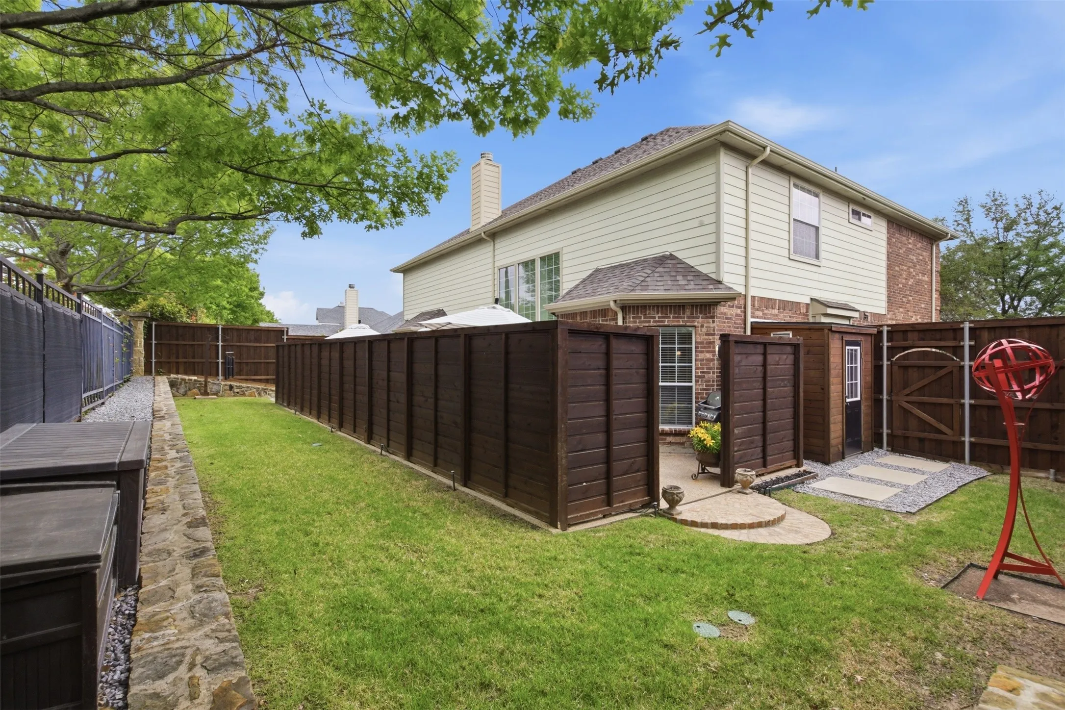 Single Family Residence For Sale in Dallas County , 2305 Trickling Creek Drive, Garland, Texas 75041, 5 Bedroom, 4 Bathroom, 2 Garage spaces, 3,588 Sqft, built in 2009, mls#21338950, Real Estate Agent in Garland, Homes For Sale in Dallas county, Homes For Sale in Garland, Realtor in Garland Texas, Real Estate Brokerage Independent Realty Texas, Luminita Cordes Realtor