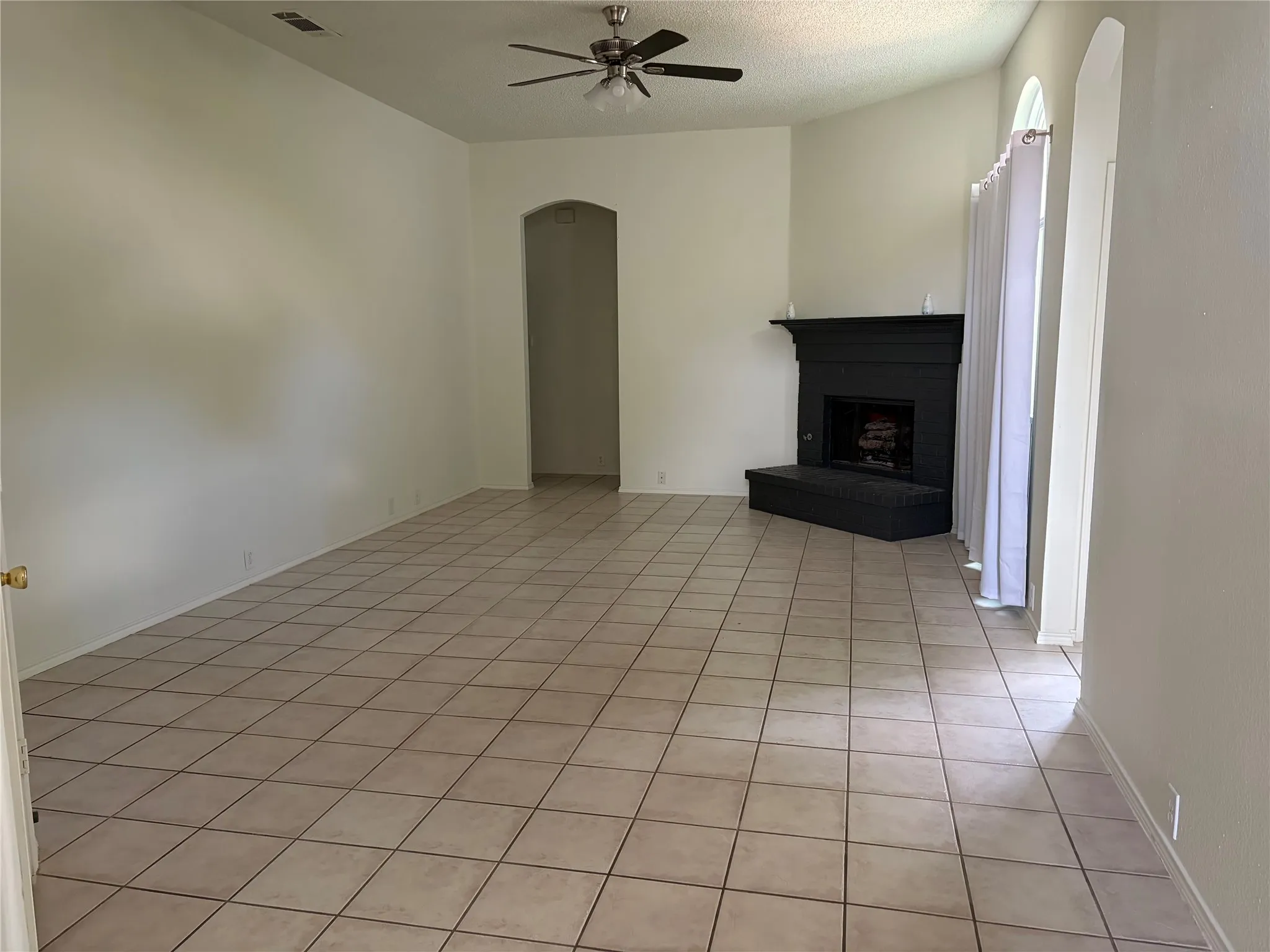 Single Family Residence For Rent in Collin County , 10404 Preston Vineyard Drive, Frisco, Texas 75035, 3 Bedrooms, 2 Bathrooms, 2 Garage spaces, 1,786 Sqft, built in 1993, Price $2,500, mls#21338954, Real Estate Agent in Frisco, Homes For Rent in Collin county, Homes For Rent in Frisco, Realtor in Frisco Texas, Real Estate Brokerage Independent Realty Texas, Luminita Cordes Realtor