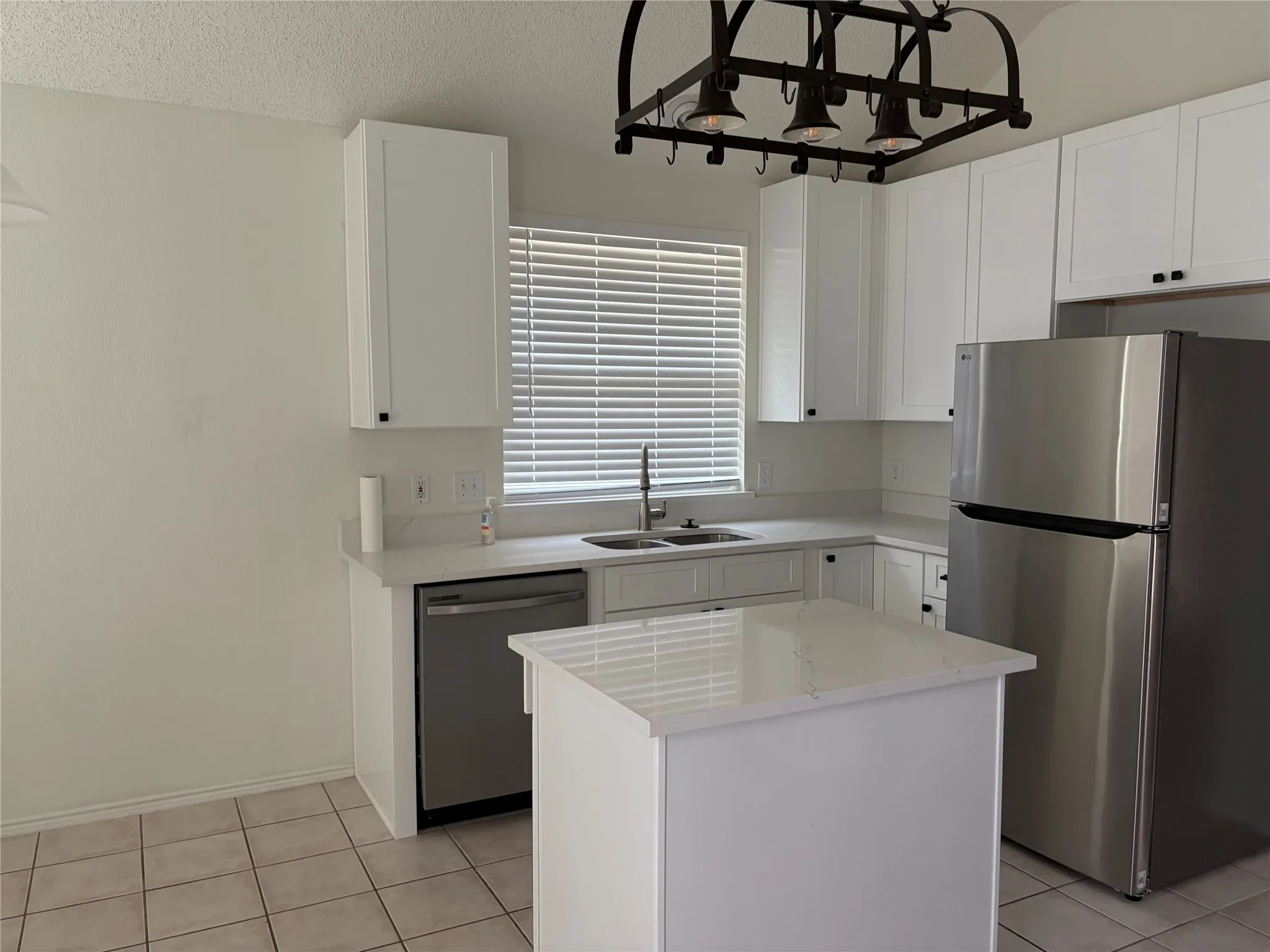 Single Family Residence For Rent in Collin County , 10404 Preston Vineyard Drive, Frisco, Texas 75035, 3 Bedrooms, 2 Bathrooms, 2 Garage spaces, 1,786 Sqft, built in 1993, Price $2,500, mls#21338954, Real Estate Agent in Frisco, Homes For Rent in Collin county, Homes For Rent in Frisco, Realtor in Frisco Texas, Real Estate Brokerage Independent Realty Texas, Luminita Cordes Realtor