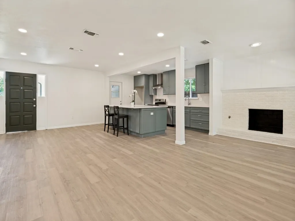 Single Family Residence For Sale in Tarrant County , 2600 Olympia Court, Arlington, Texas 76013, 3 Bedroom, 2 Bathroom, 2 Garage spaces, 1,378 Sqft, built in 1964, mls#21314860, Real Estate Agent in Arlington, Homes For Sale in Tarrant county, Homes For Sale in Arlington, Realtor in Arlington Texas, Real Estate Brokerage Independent Realty Texas, Luminita Cordes Realtor