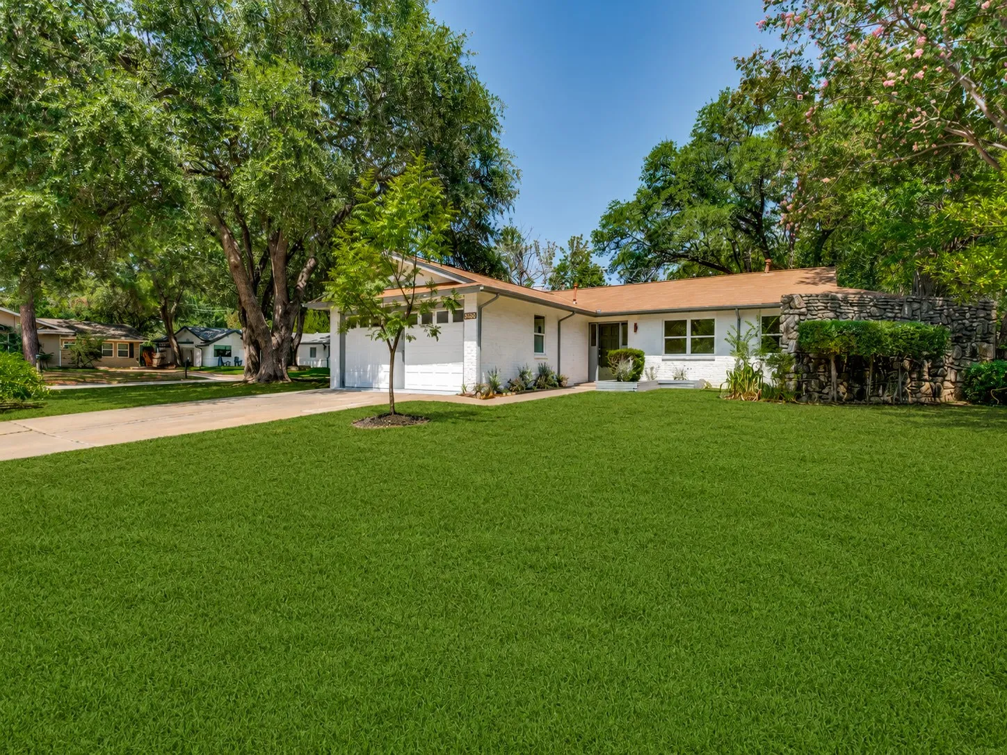 Single Family Residence For Sale in Tarrant County , 2600 Olympia Court, Arlington, Texas 76013, 3 Bedroom, 2 Bathroom, 2 Garage spaces, 1,378 Sqft, built in 1964, mls#21314860, Real Estate Agent in Arlington, Homes For Sale in Tarrant county, Homes For Sale in Arlington, Realtor in Arlington Texas, Real Estate Brokerage Independent Realty Texas, Luminita Cordes Realtor