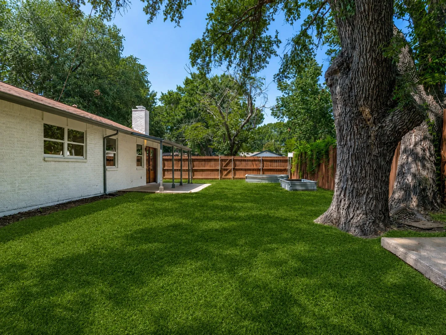 Single Family Residence For Sale in Tarrant County , 2600 Olympia Court, Arlington, Texas 76013, 3 Bedroom, 2 Bathroom, 2 Garage spaces, 1,378 Sqft, built in 1964, mls#21314860, Real Estate Agent in Arlington, Homes For Sale in Tarrant county, Homes For Sale in Arlington, Realtor in Arlington Texas, Real Estate Brokerage Independent Realty Texas, Luminita Cordes Realtor