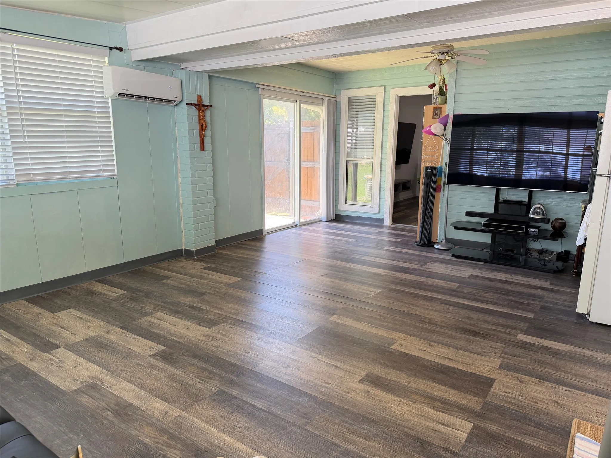 Single Family Residence For Sale in Tarrant County , 2530 Stresa Lane, Grand Prairie, Texas 75052, 3 Bedroom, 2 Bathroom, 2 Garage spaces, 1,882 Sqft, built in 1991, mls#21338965, Real Estate Agent in Grand Prairie, Homes For Sale in Tarrant county, Homes For Sale in Grand Prairie, Realtor in Grand Prairie Texas, Real Estate Brokerage Independent Realty Texas, Luminita Cordes Realtor