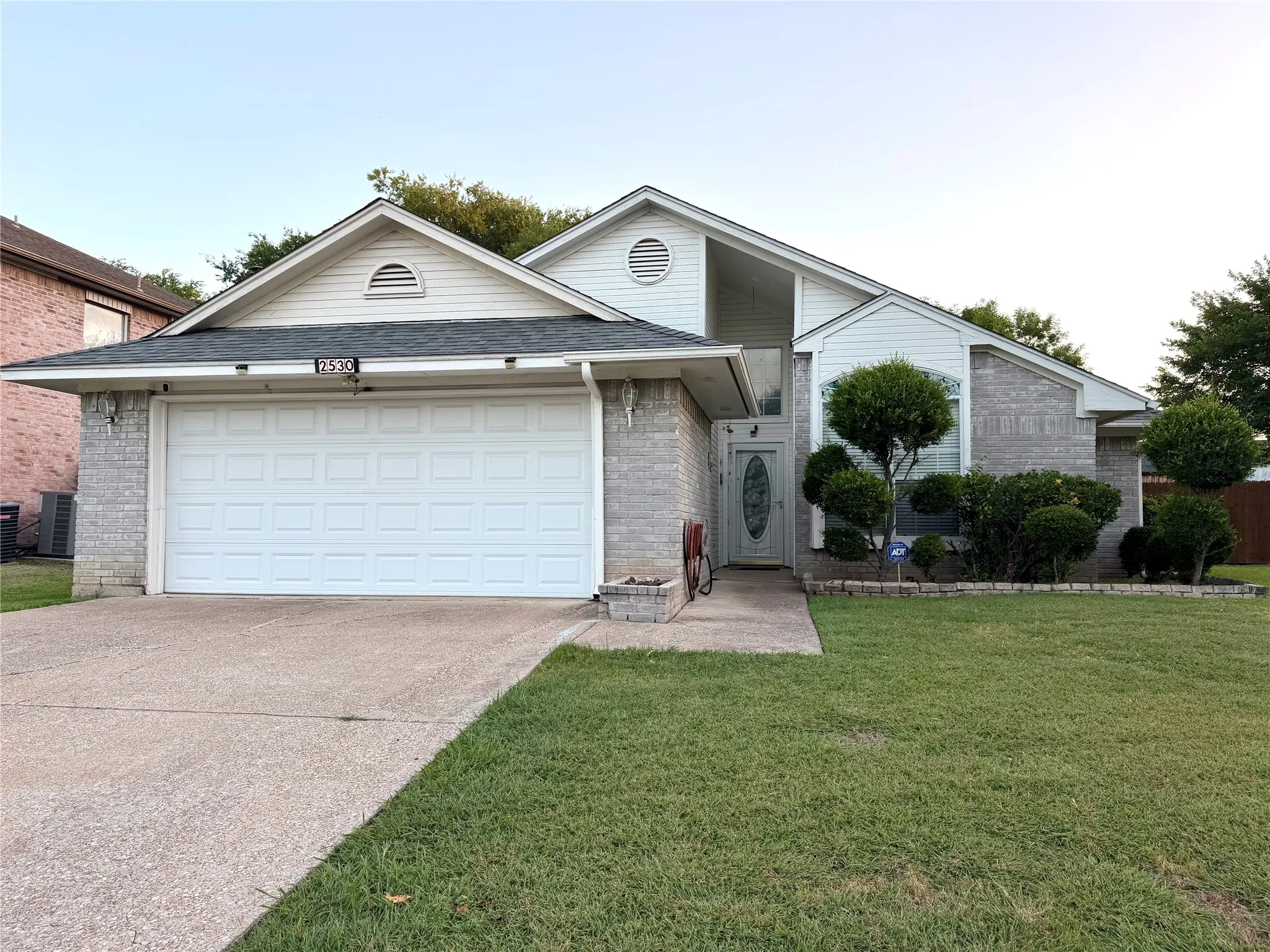 Single Family Residence For Sale in Tarrant County , 2530 Stresa Lane, Grand Prairie, Texas 75052, 3 Bedroom, 2 Bathroom, 2 Garage spaces, 1,882 Sqft, built in 1991, mls#21338965, Real Estate Agent in Grand Prairie, Homes For Sale in Tarrant county, Homes For Sale in Grand Prairie, Realtor in Grand Prairie Texas, Real Estate Brokerage Independent Realty Texas, Luminita Cordes Realtor