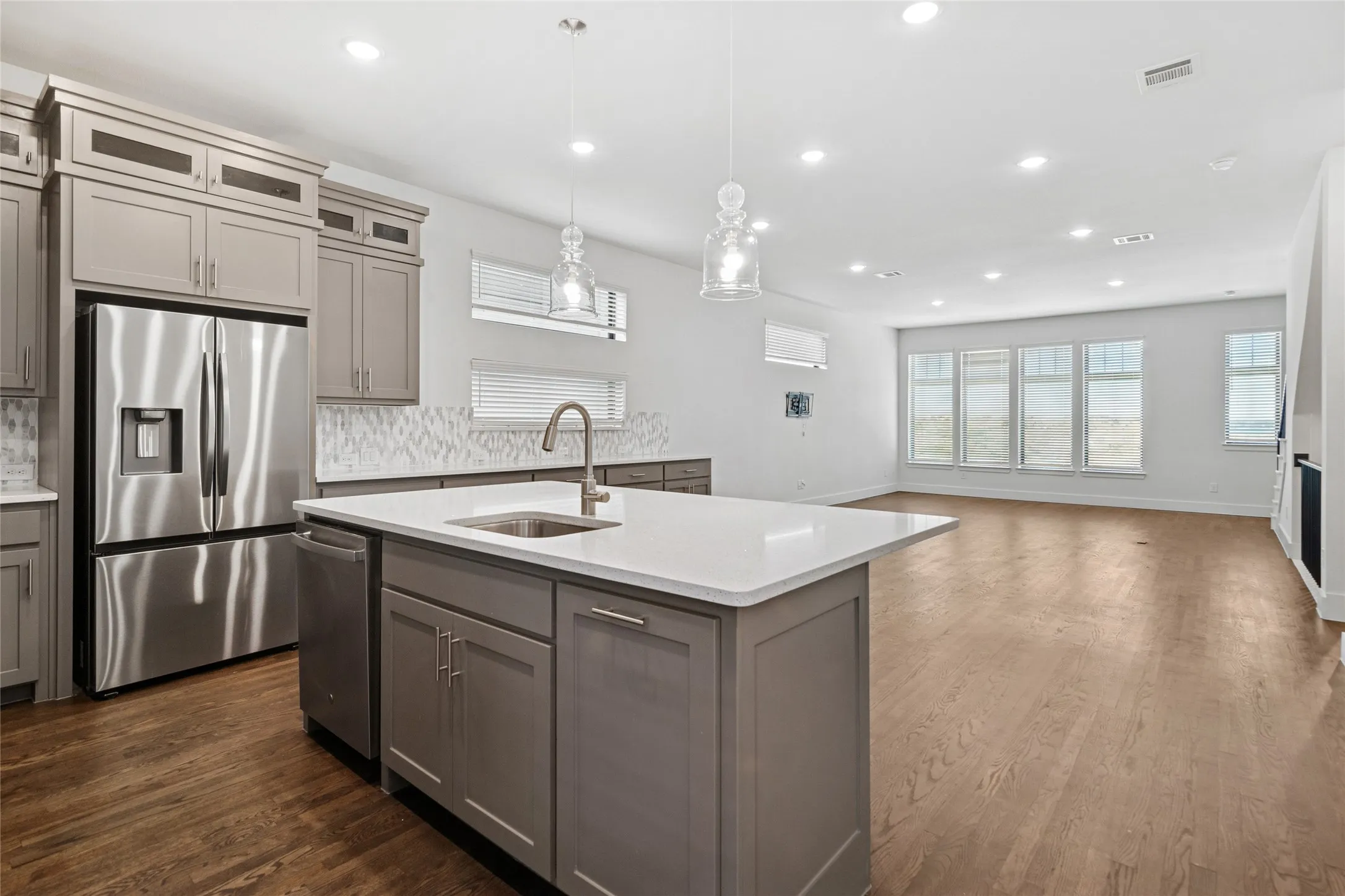 Single Family Residence For Sale in Dallas County , 714 Resort Drive, Rowlett, Texas 75088, 3 Bedroom, 4 Bathroom, 2 Garage spaces, 2,281 Sqft, built in 2023, mls#21338947, Real Estate Agent in Rowlett, Homes For Sale in Dallas county, Homes For Sale in Rowlett, Realtor in Rowlett Texas, Real Estate Brokerage Independent Realty Texas, Luminita Cordes Realtor