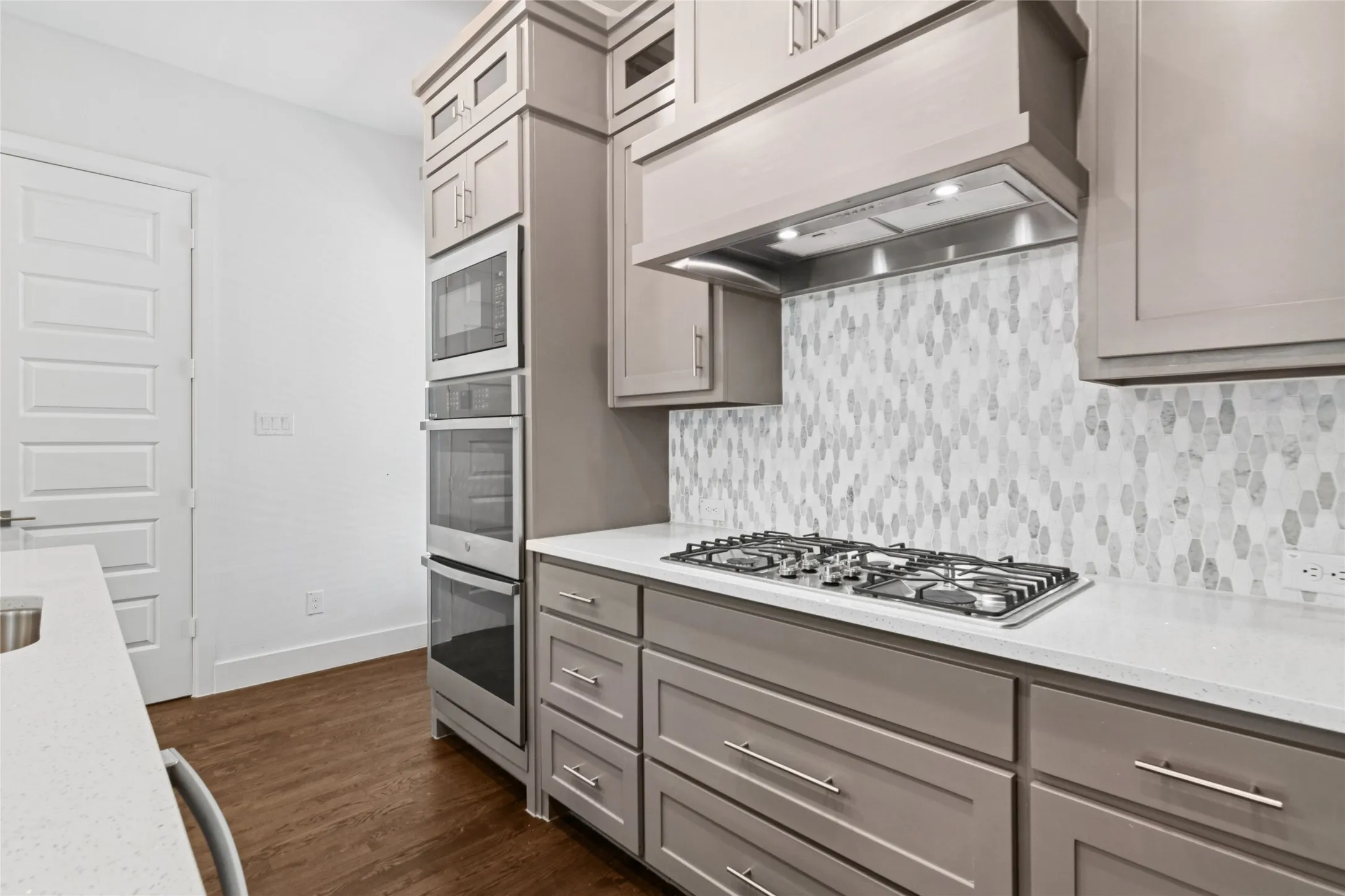 Single Family Residence For Sale in Dallas County , 714 Resort Drive, Rowlett, Texas 75088, 3 Bedroom, 4 Bathroom, 2 Garage spaces, 2,281 Sqft, built in 2023, mls#21338947, Real Estate Agent in Rowlett, Homes For Sale in Dallas county, Homes For Sale in Rowlett, Realtor in Rowlett Texas, Real Estate Brokerage Independent Realty Texas, Luminita Cordes Realtor
