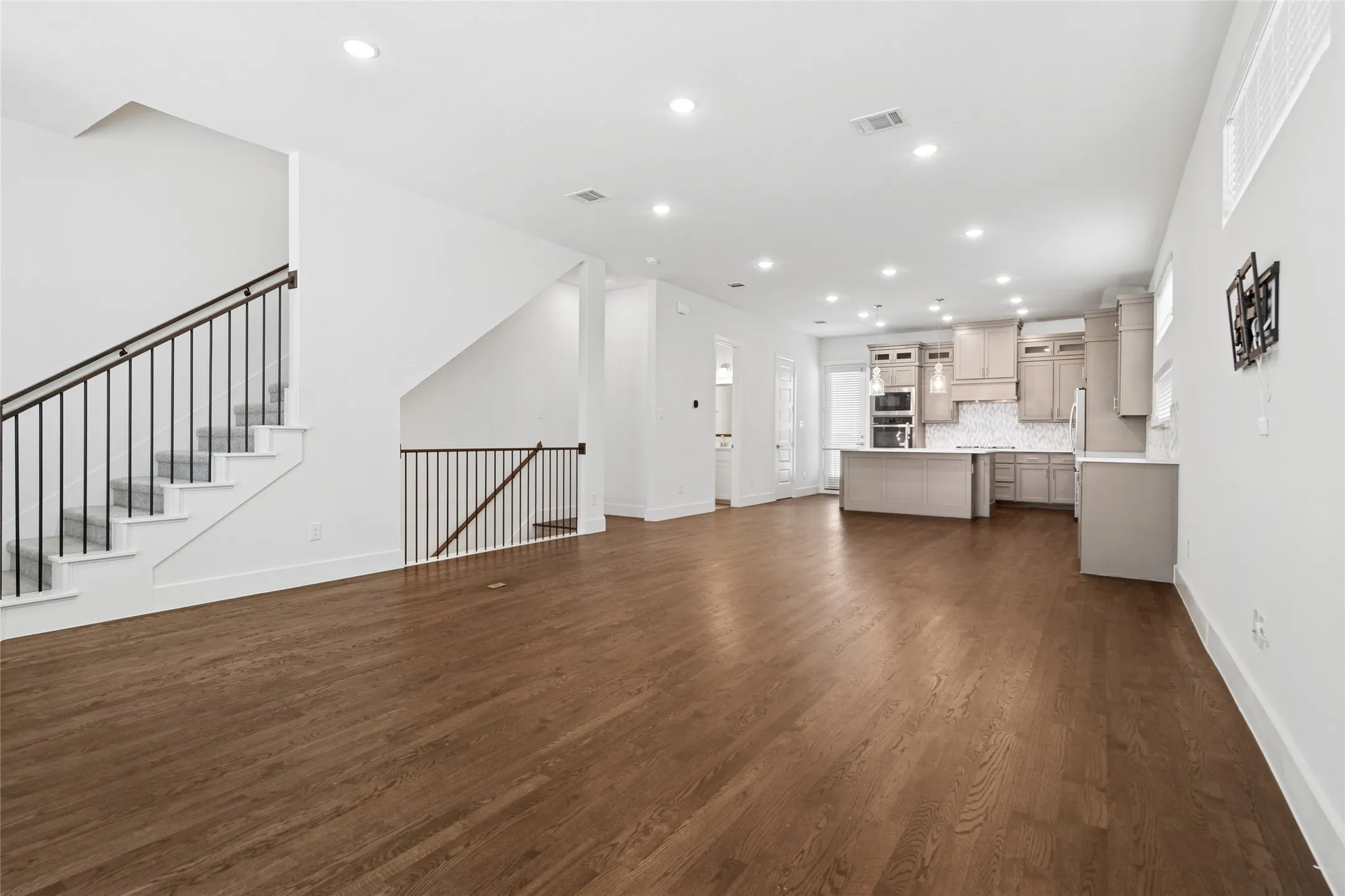 Single Family Residence For Sale in Dallas County , 714 Resort Drive, Rowlett, Texas 75088, 3 Bedroom, 4 Bathroom, 2 Garage spaces, 2,281 Sqft, built in 2023, mls#21338947, Real Estate Agent in Rowlett, Homes For Sale in Dallas county, Homes For Sale in Rowlett, Realtor in Rowlett Texas, Real Estate Brokerage Independent Realty Texas, Luminita Cordes Realtor
