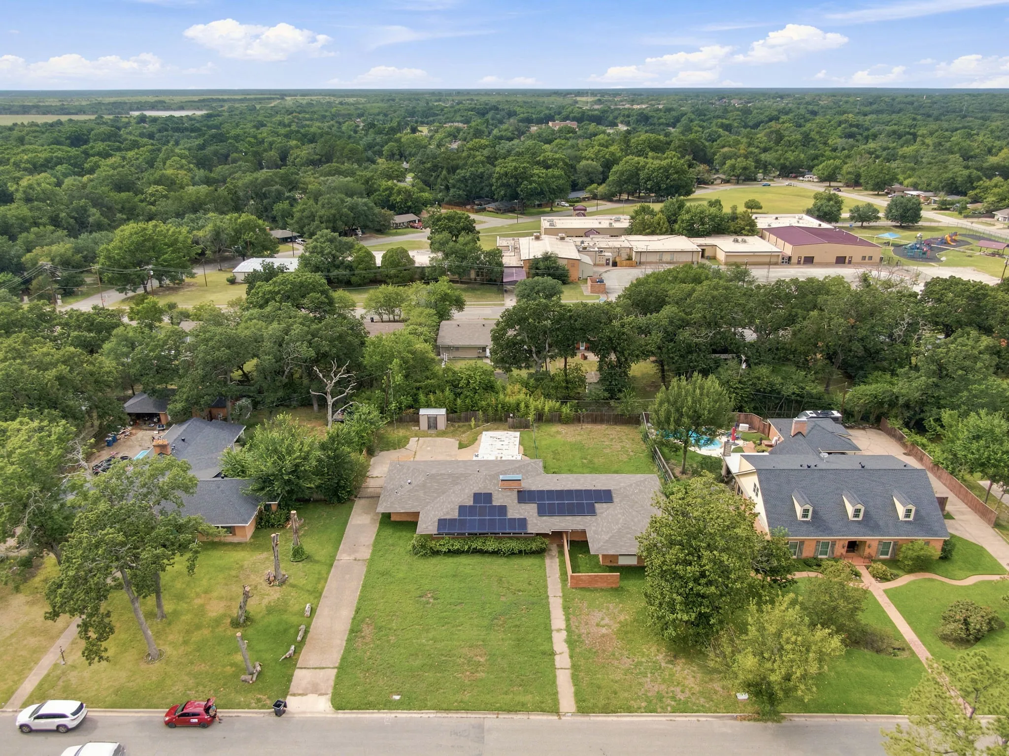 Single Family Residence For Sale in Navarro County , 1444 Oaklawn Drive, Corsicana, Texas 75110, 5 Bedroom, 4 Bathroom, Garage spaces, 3,186 Sqft, built in 1958, mls#21338911, Real Estate Agent in Corsicana, Homes For Sale in Navarro county, Homes For Sale in Corsicana, Realtor in Corsicana Texas, Real Estate Brokerage Independent Realty Texas, Luminita Cordes Realtor