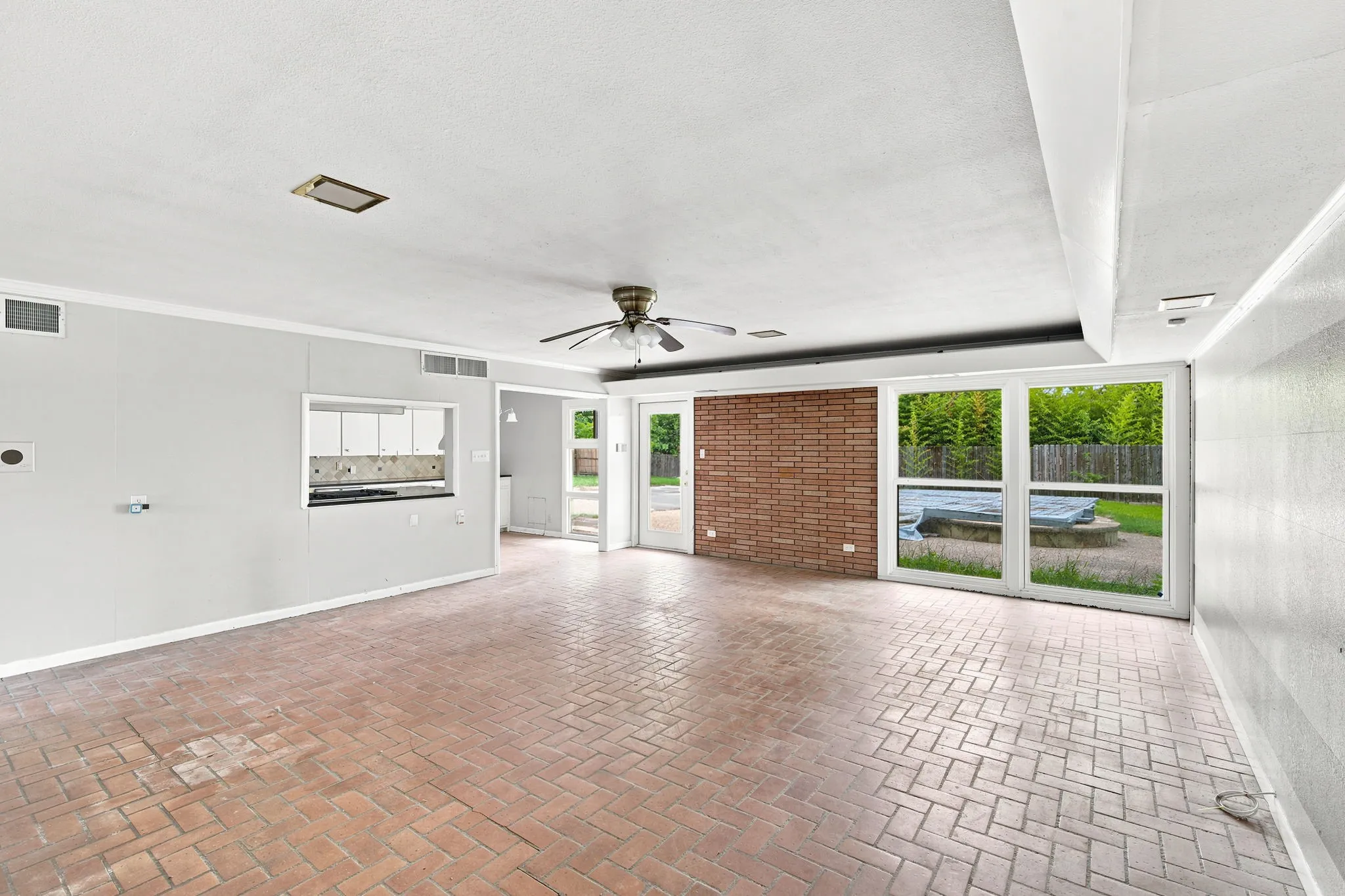 Single Family Residence For Sale in Navarro County , 1444 Oaklawn Drive, Corsicana, Texas 75110, 5 Bedroom, 4 Bathroom, Garage spaces, 3,186 Sqft, built in 1958, mls#21338911, Real Estate Agent in Corsicana, Homes For Sale in Navarro county, Homes For Sale in Corsicana, Realtor in Corsicana Texas, Real Estate Brokerage Independent Realty Texas, Luminita Cordes Realtor