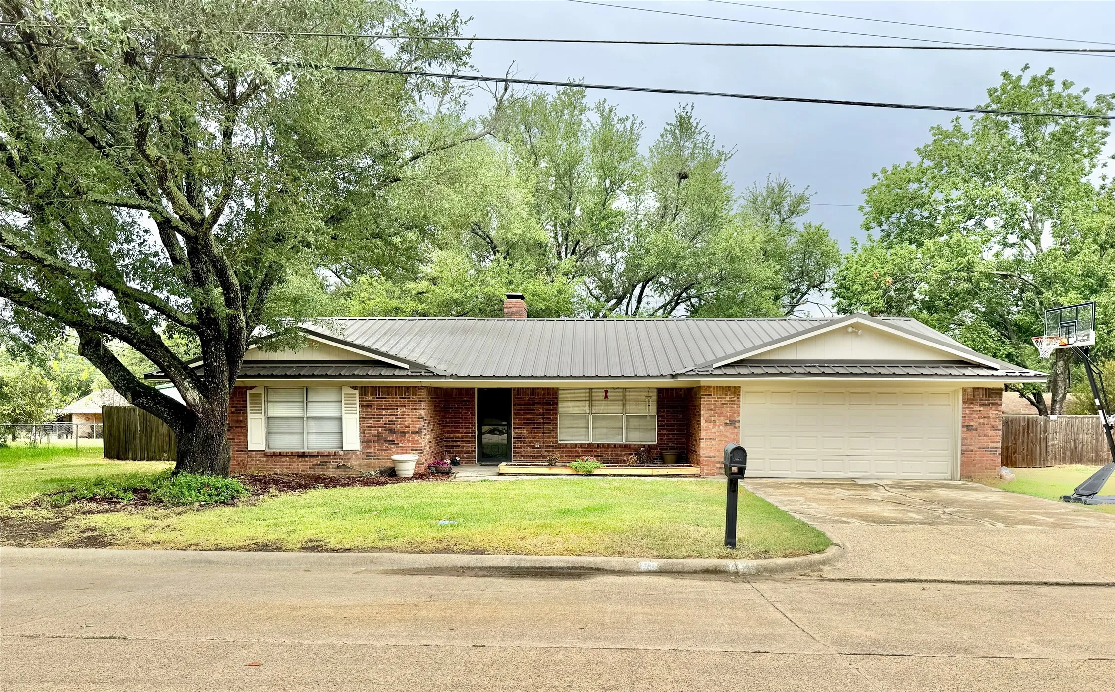 Single Family Residence For Sale in Van Zandt County , 1785 Cypress Lane, Canton, Texas 75103, 3 Bedroom, 2 Bathroom, 2 Garage spaces, 1,805 Sqft, built in 1973, mls#21338944, Real Estate Agent in Canton, Homes For Sale in Van Zandt county, Homes For Sale in Canton, Realtor in Canton Texas, Real Estate Brokerage Independent Realty Texas, Luminita Cordes Realtor