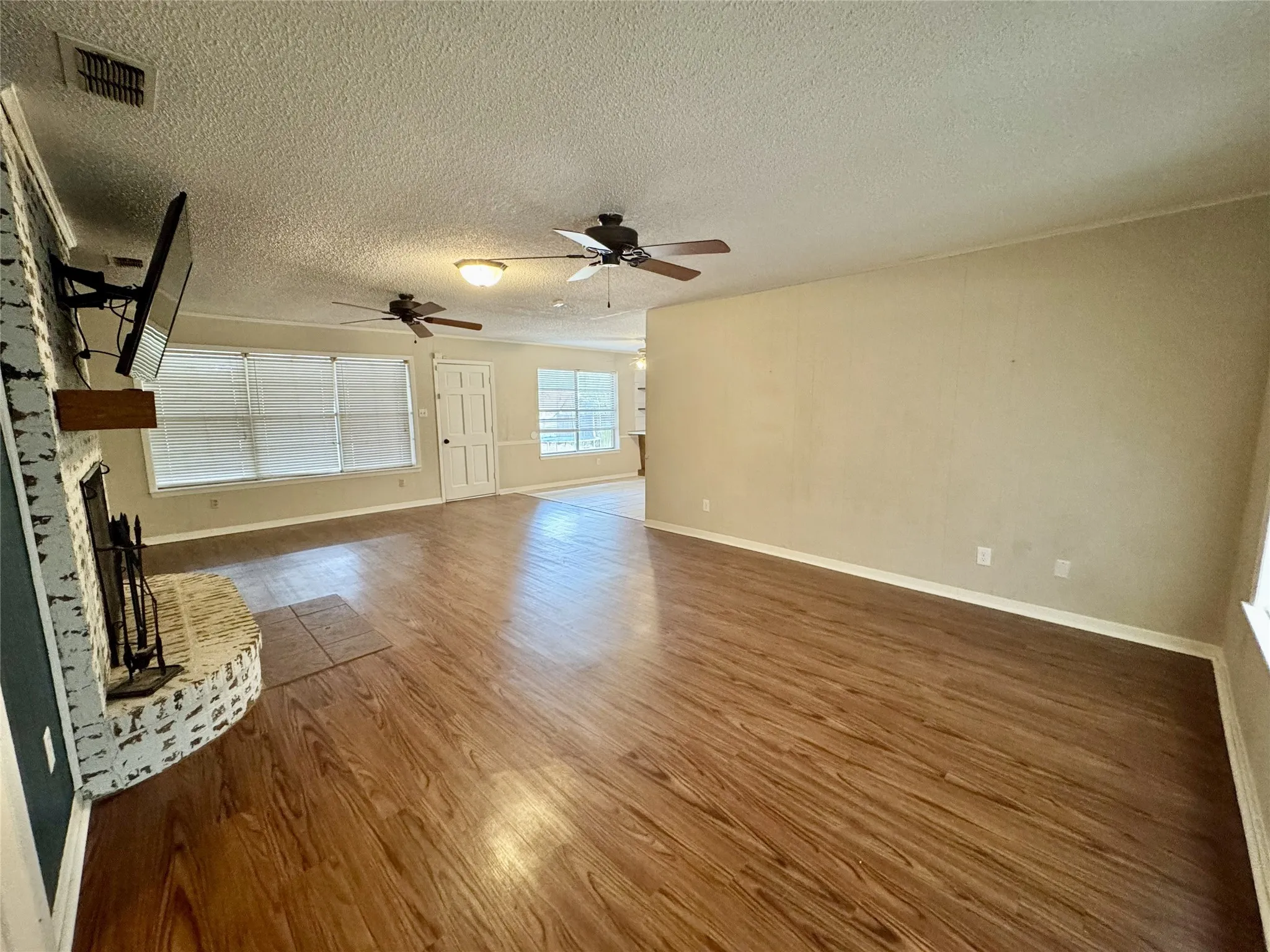 Single Family Residence For Sale in Van Zandt County , 1785 Cypress Lane, Canton, Texas 75103, 3 Bedroom, 2 Bathroom, 2 Garage spaces, 1,805 Sqft, built in 1973, mls#21338944, Real Estate Agent in Canton, Homes For Sale in Van Zandt county, Homes For Sale in Canton, Realtor in Canton Texas, Real Estate Brokerage Independent Realty Texas, Luminita Cordes Realtor