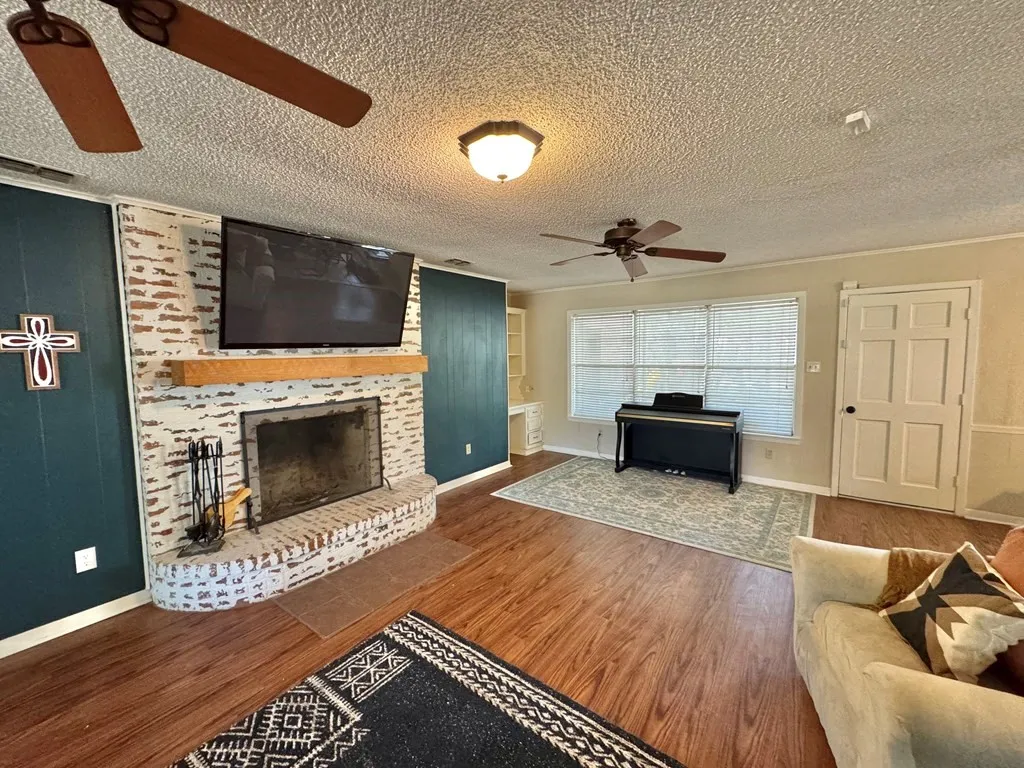 Single Family Residence For Sale in Van Zandt County , 1785 Cypress Lane, Canton, Texas 75103, 3 Bedroom, 2 Bathroom, 2 Garage spaces, 1,805 Sqft, built in 1973, mls#21338944, Real Estate Agent in Canton, Homes For Sale in Van Zandt county, Homes For Sale in Canton, Realtor in Canton Texas, Real Estate Brokerage Independent Realty Texas, Luminita Cordes Realtor