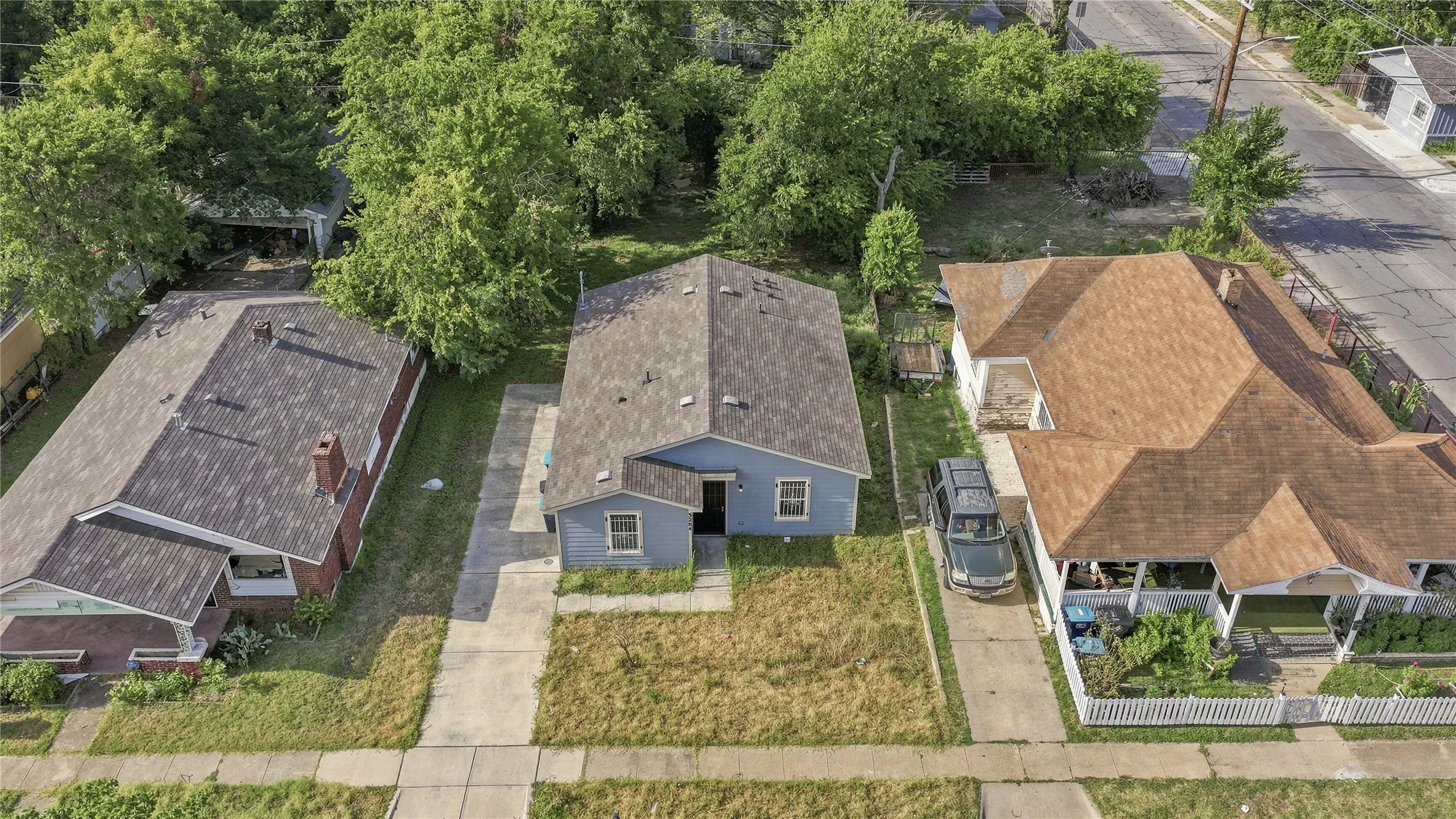 Single Family Residence For Sale in Tarrant County , 3204 Avenue L, Fort Worth, Texas 76105, 3 Bedroom, 2 Bathroom, Garage spaces, 1,090 Sqft, built in 2020, mls#21338976, Real Estate Agent in Fort Worth, Homes For Sale in Tarrant county, Homes For Sale in Fort Worth, Realtor in Fort Worth Texas, Real Estate Brokerage Independent Realty Texas, Luminita Cordes Realtor