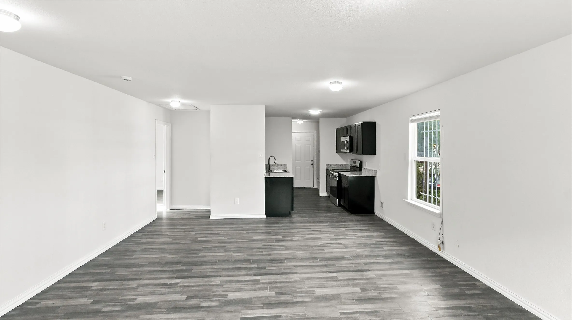 Single Family Residence For Sale in Tarrant County , 3204 Avenue L, Fort Worth, Texas 76105, 3 Bedroom, 2 Bathroom, Garage spaces, 1,090 Sqft, built in 2020, mls#21338976, Real Estate Agent in Fort Worth, Homes For Sale in Tarrant county, Homes For Sale in Fort Worth, Realtor in Fort Worth Texas, Real Estate Brokerage Independent Realty Texas, Luminita Cordes Realtor