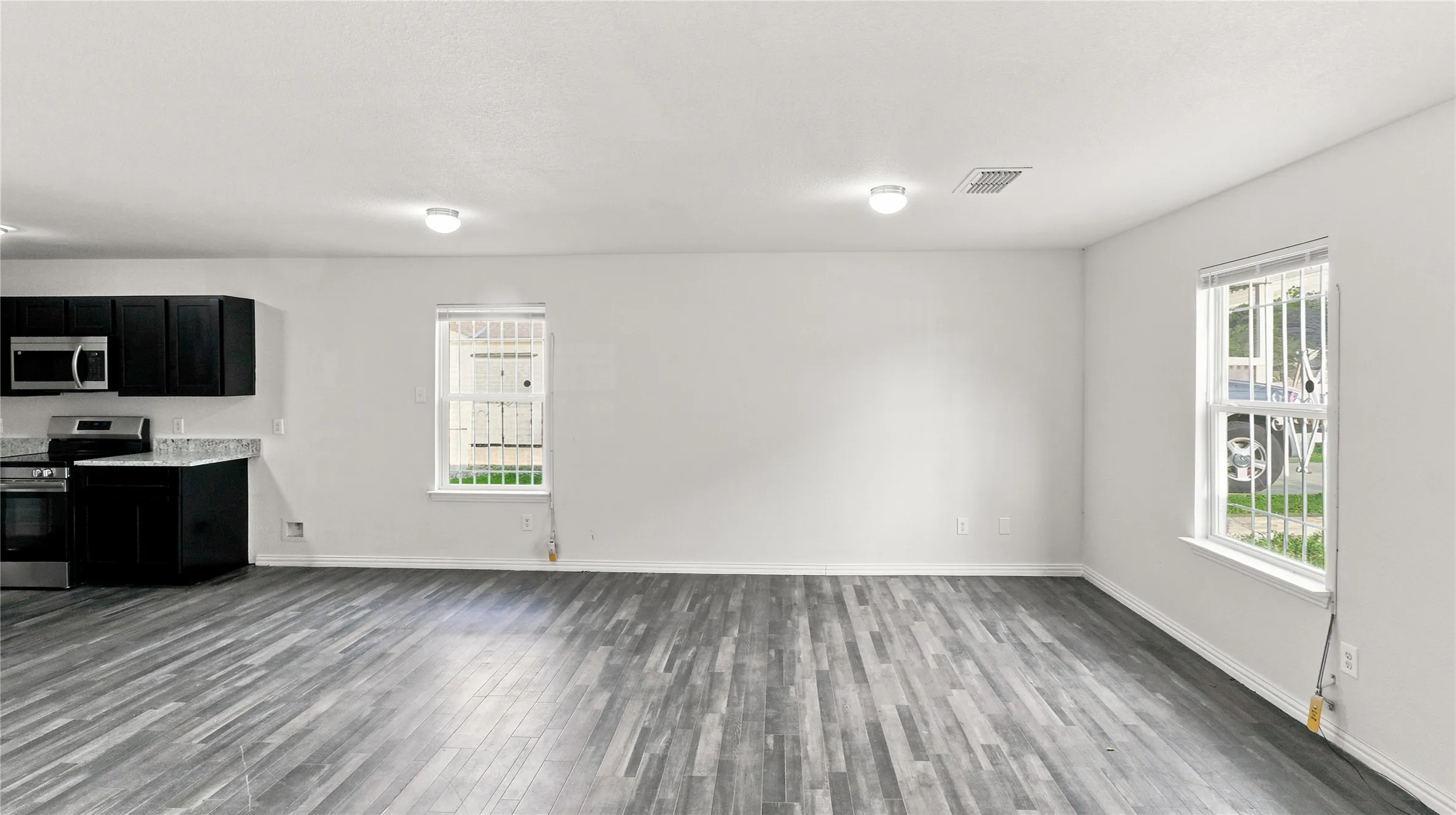 Single Family Residence For Sale in Tarrant County , 3204 Avenue L, Fort Worth, Texas 76105, 3 Bedroom, 2 Bathroom, Garage spaces, 1,090 Sqft, built in 2020, mls#21338976, Real Estate Agent in Fort Worth, Homes For Sale in Tarrant county, Homes For Sale in Fort Worth, Realtor in Fort Worth Texas, Real Estate Brokerage Independent Realty Texas, Luminita Cordes Realtor