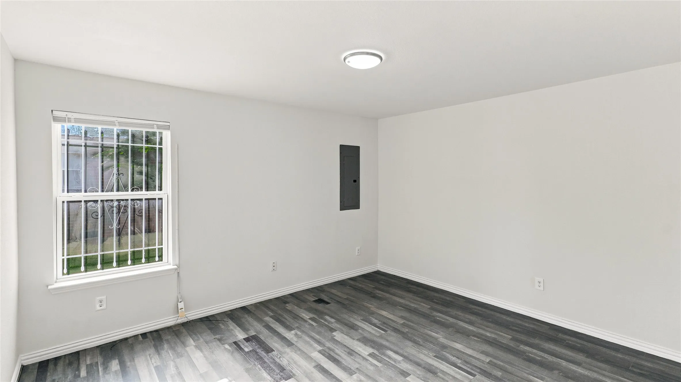 Single Family Residence For Sale in Tarrant County , 3204 Avenue L, Fort Worth, Texas 76105, 3 Bedroom, 2 Bathroom, Garage spaces, 1,090 Sqft, built in 2020, mls#21338976, Real Estate Agent in Fort Worth, Homes For Sale in Tarrant county, Homes For Sale in Fort Worth, Realtor in Fort Worth Texas, Real Estate Brokerage Independent Realty Texas, Luminita Cordes Realtor