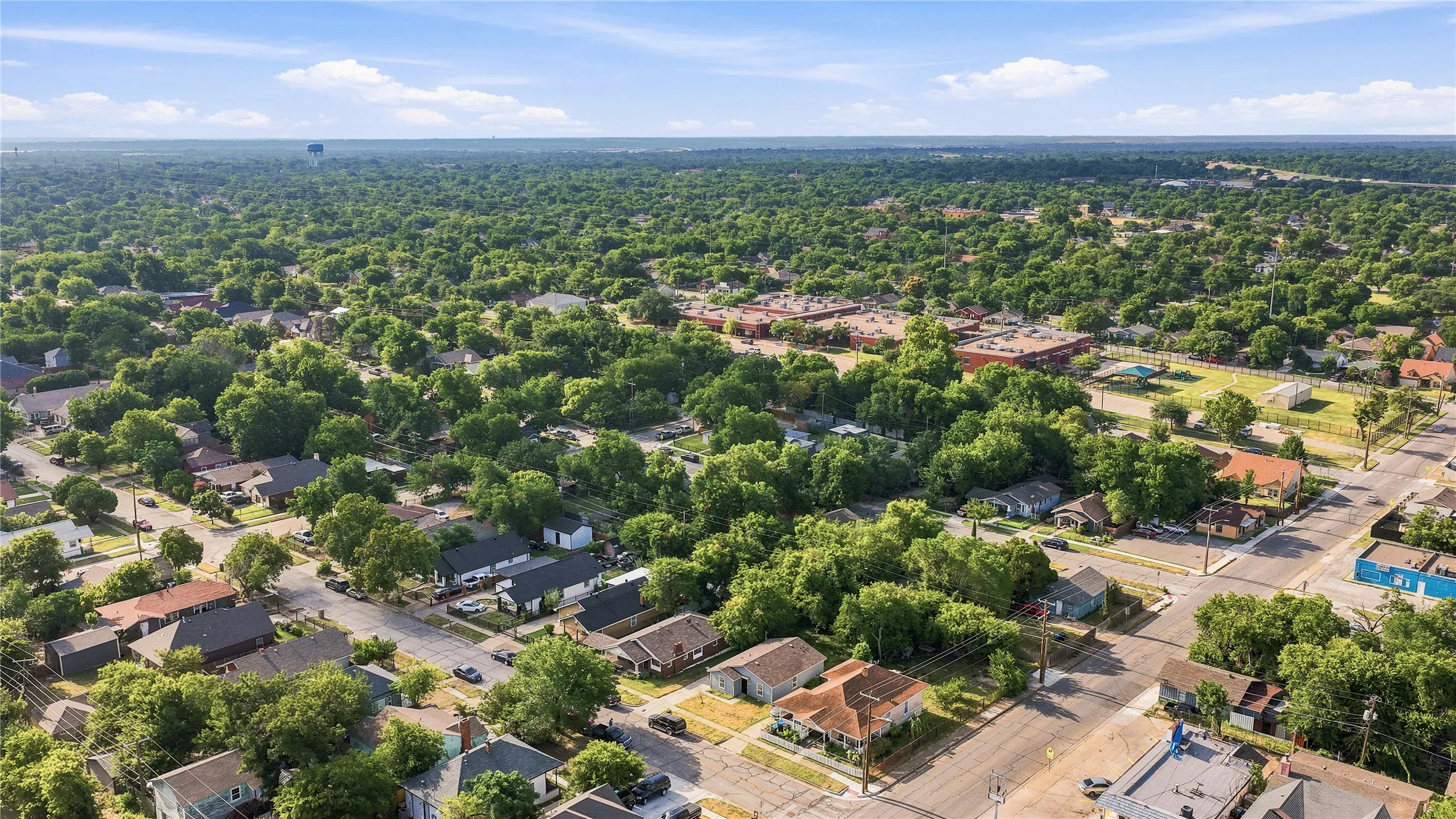 Single Family Residence For Sale in Tarrant County , 3204 Avenue L, Fort Worth, Texas 76105, 3 Bedroom, 2 Bathroom, Garage spaces, 1,090 Sqft, built in 2020, mls#21338976, Real Estate Agent in Fort Worth, Homes For Sale in Tarrant county, Homes For Sale in Fort Worth, Realtor in Fort Worth Texas, Real Estate Brokerage Independent Realty Texas, Luminita Cordes Realtor