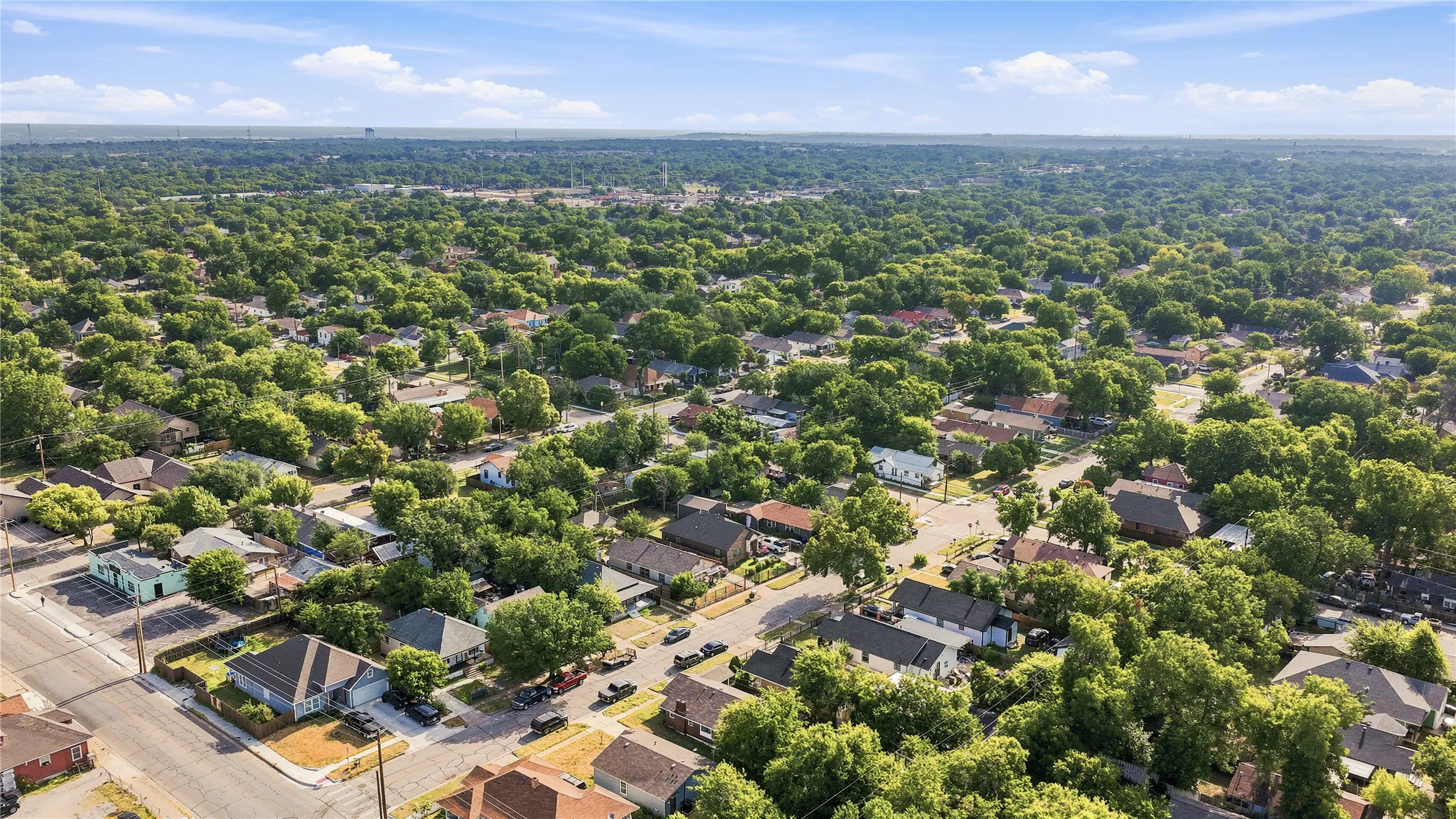 Single Family Residence For Sale in Tarrant County , 3204 Avenue L, Fort Worth, Texas 76105, 3 Bedroom, 2 Bathroom, Garage spaces, 1,090 Sqft, built in 2020, mls#21338976, Real Estate Agent in Fort Worth, Homes For Sale in Tarrant county, Homes For Sale in Fort Worth, Realtor in Fort Worth Texas, Real Estate Brokerage Independent Realty Texas, Luminita Cordes Realtor