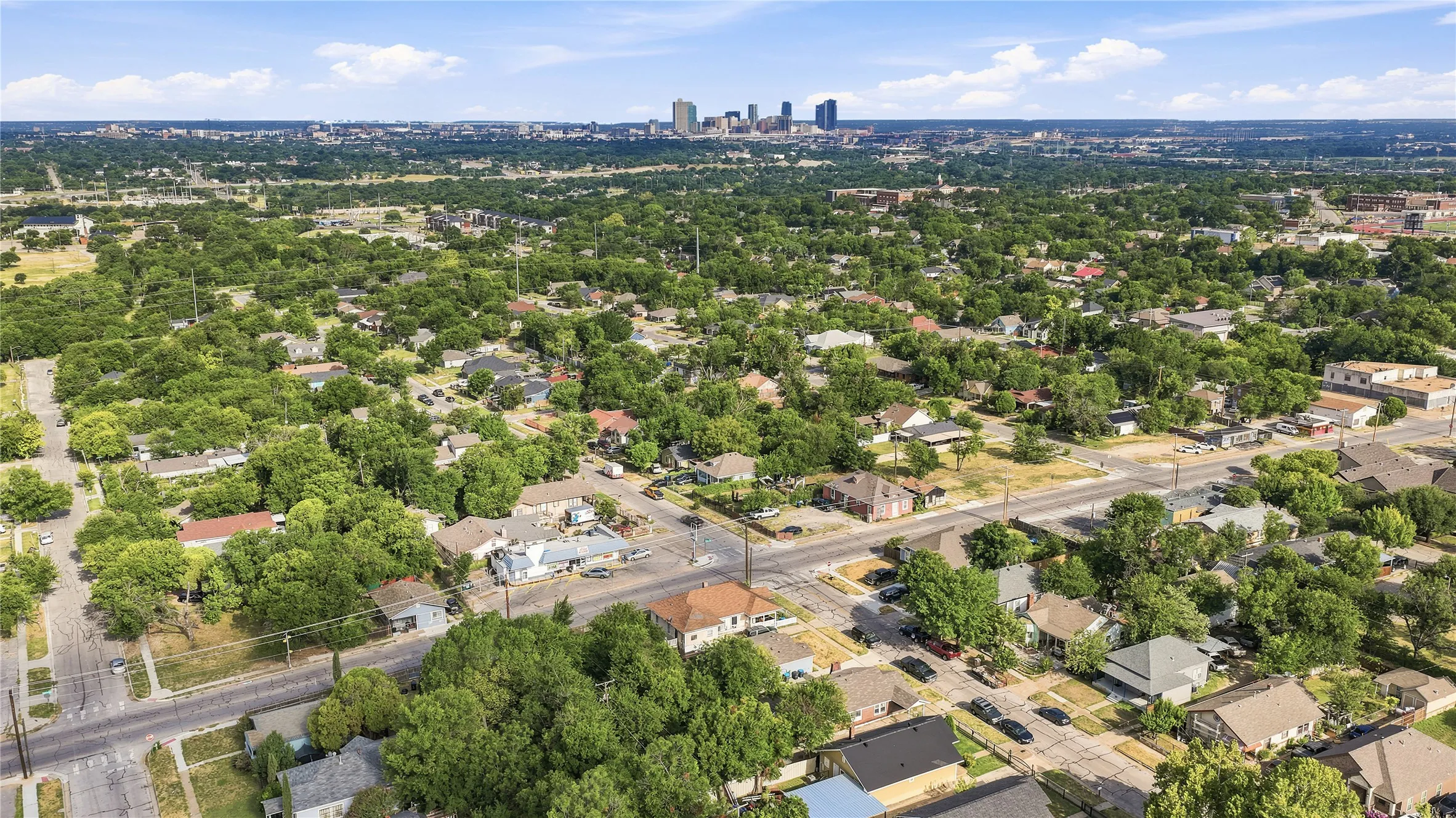 Single Family Residence For Sale in Tarrant County , 3204 Avenue L, Fort Worth, Texas 76105, 3 Bedroom, 2 Bathroom, Garage spaces, 1,090 Sqft, built in 2020, mls#21338976, Real Estate Agent in Fort Worth, Homes For Sale in Tarrant county, Homes For Sale in Fort Worth, Realtor in Fort Worth Texas, Real Estate Brokerage Independent Realty Texas, Luminita Cordes Realtor