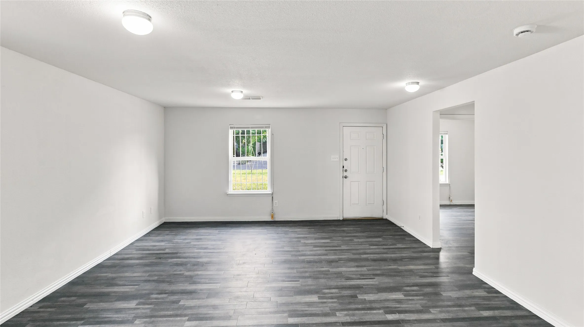 Single Family Residence For Sale in Tarrant County , 3204 Avenue L, Fort Worth, Texas 76105, 3 Bedroom, 2 Bathroom, Garage spaces, 1,090 Sqft, built in 2020, mls#21338976, Real Estate Agent in Fort Worth, Homes For Sale in Tarrant county, Homes For Sale in Fort Worth, Realtor in Fort Worth Texas, Real Estate Brokerage Independent Realty Texas, Luminita Cordes Realtor