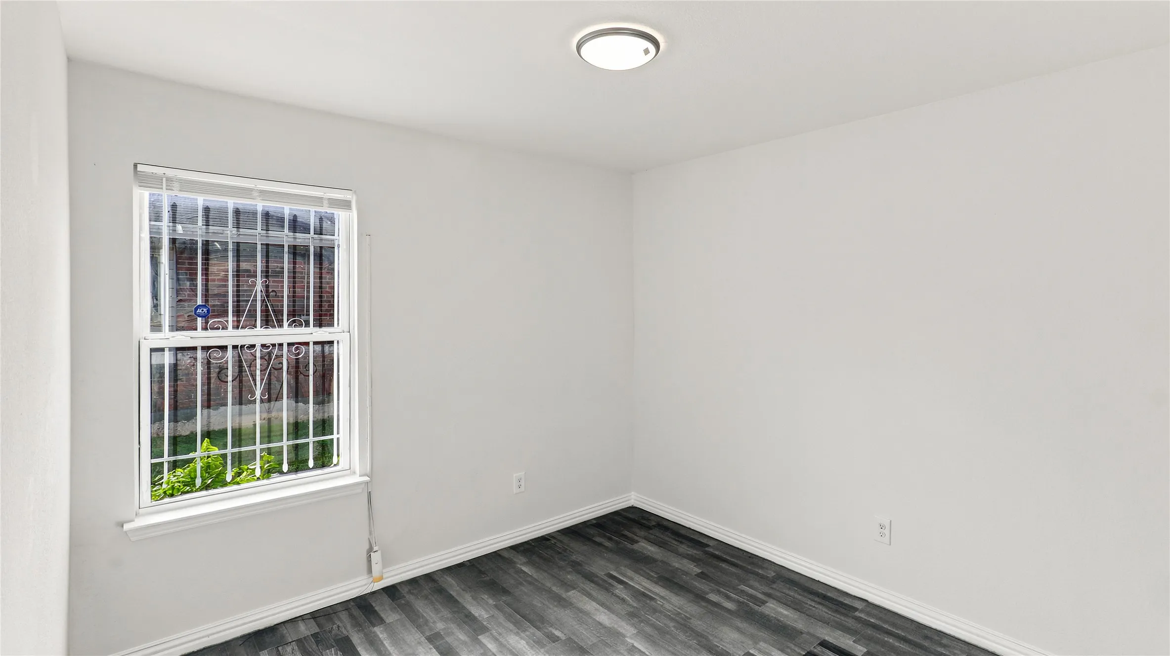 Single Family Residence For Sale in Tarrant County , 3204 Avenue L, Fort Worth, Texas 76105, 3 Bedroom, 2 Bathroom, Garage spaces, 1,090 Sqft, built in 2020, mls#21338976, Real Estate Agent in Fort Worth, Homes For Sale in Tarrant county, Homes For Sale in Fort Worth, Realtor in Fort Worth Texas, Real Estate Brokerage Independent Realty Texas, Luminita Cordes Realtor