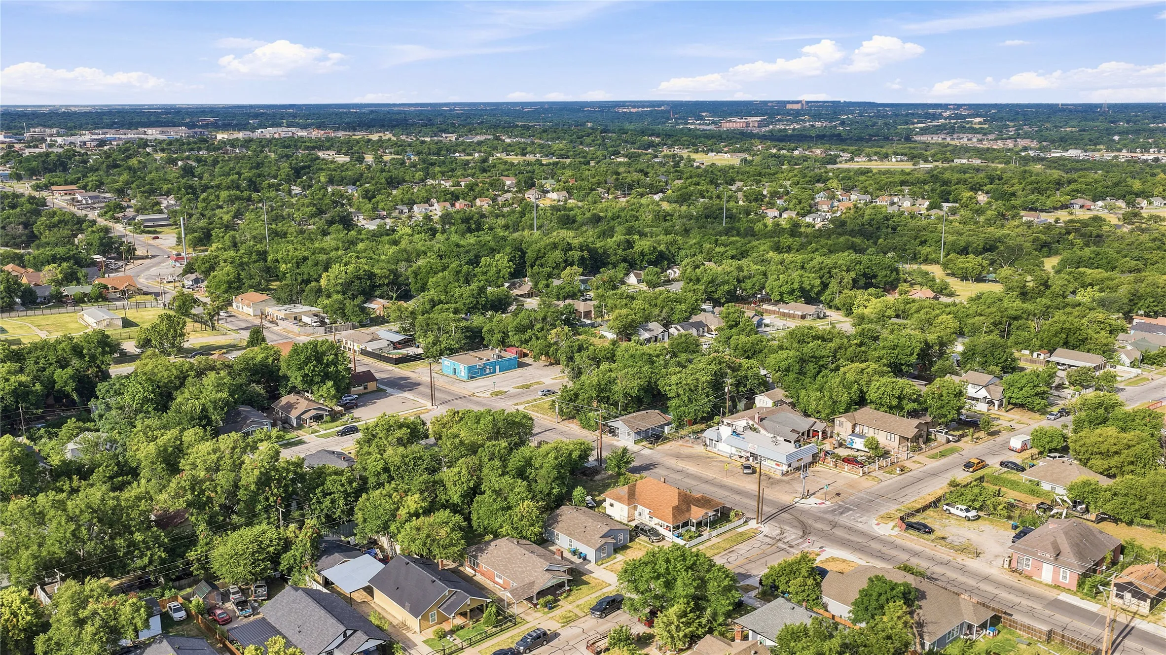 Single Family Residence For Sale in Tarrant County , 3204 Avenue L, Fort Worth, Texas 76105, 3 Bedroom, 2 Bathroom, Garage spaces, 1,090 Sqft, built in 2020, mls#21338976, Real Estate Agent in Fort Worth, Homes For Sale in Tarrant county, Homes For Sale in Fort Worth, Realtor in Fort Worth Texas, Real Estate Brokerage Independent Realty Texas, Luminita Cordes Realtor