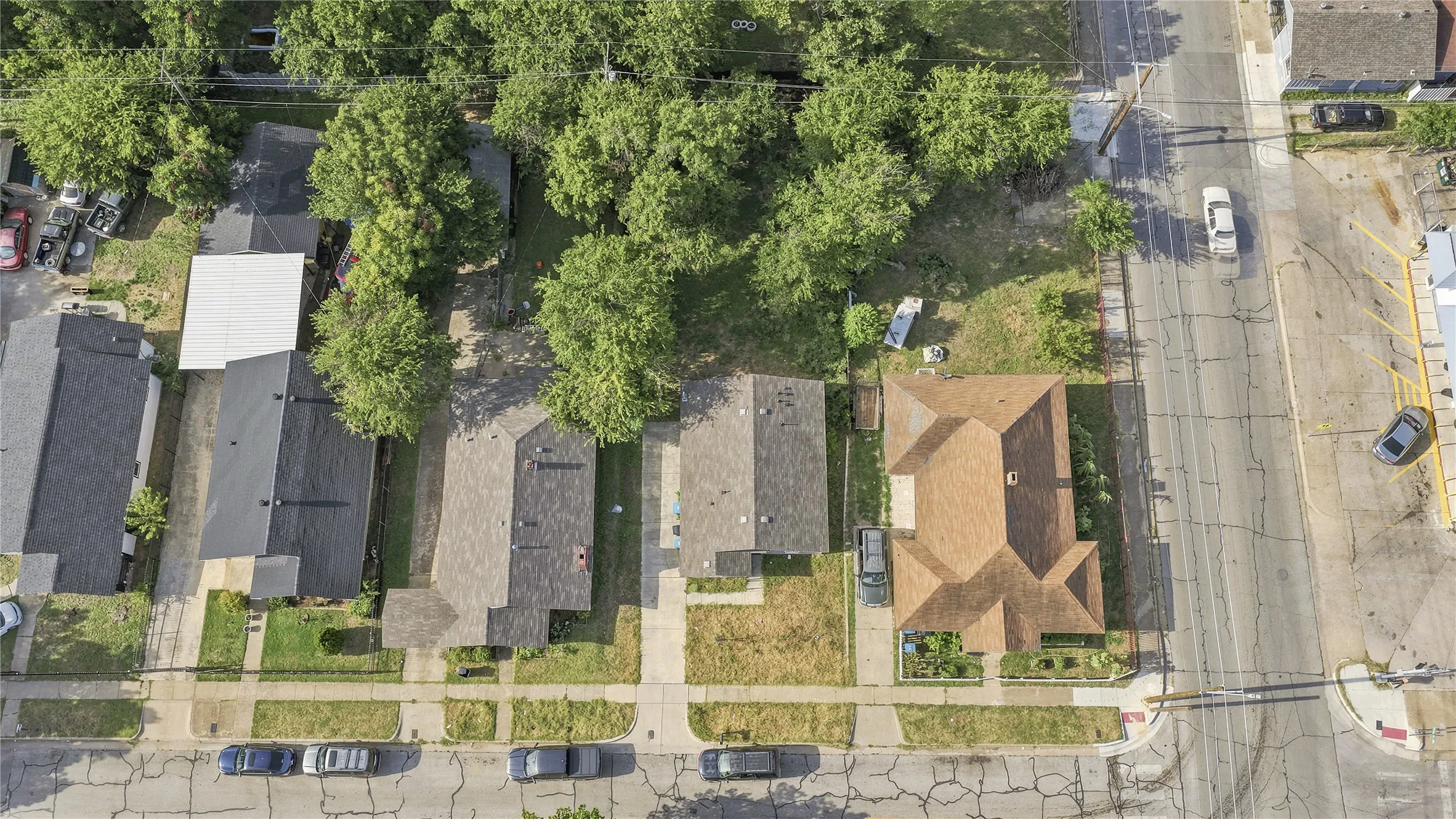 Single Family Residence For Sale in Tarrant County , 3204 Avenue L, Fort Worth, Texas 76105, 3 Bedroom, 2 Bathroom, Garage spaces, 1,090 Sqft, built in 2020, mls#21338976, Real Estate Agent in Fort Worth, Homes For Sale in Tarrant county, Homes For Sale in Fort Worth, Realtor in Fort Worth Texas, Real Estate Brokerage Independent Realty Texas, Luminita Cordes Realtor