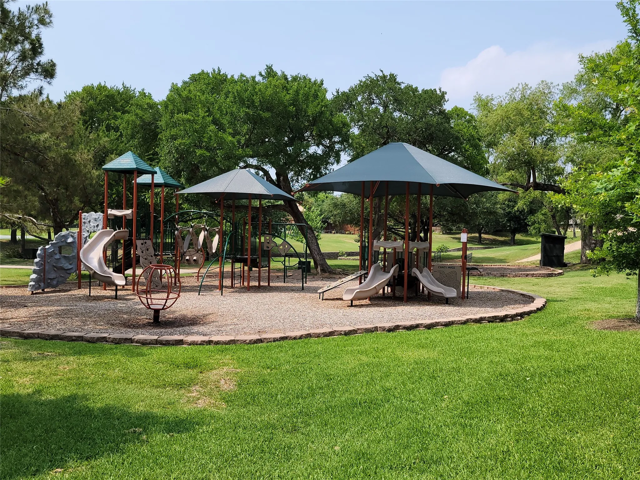 Townhouse For Rent in Dallas County , 2908 Shady Lake Circle, Carrollton, Texas 75006, 3 Bedroom, 3 Bathroom, 2 Garage spaces, 1,806 Sqft, built in 1972, mls#21336790, Real Estate Agent in Carrollton, Homes For Rent in Dallas county, Homes For Rent in Carrollton, Realtor in Carrollton Texas, Real Estate Brokerage Independent Realty Texas, Luminita Cordes Realtor