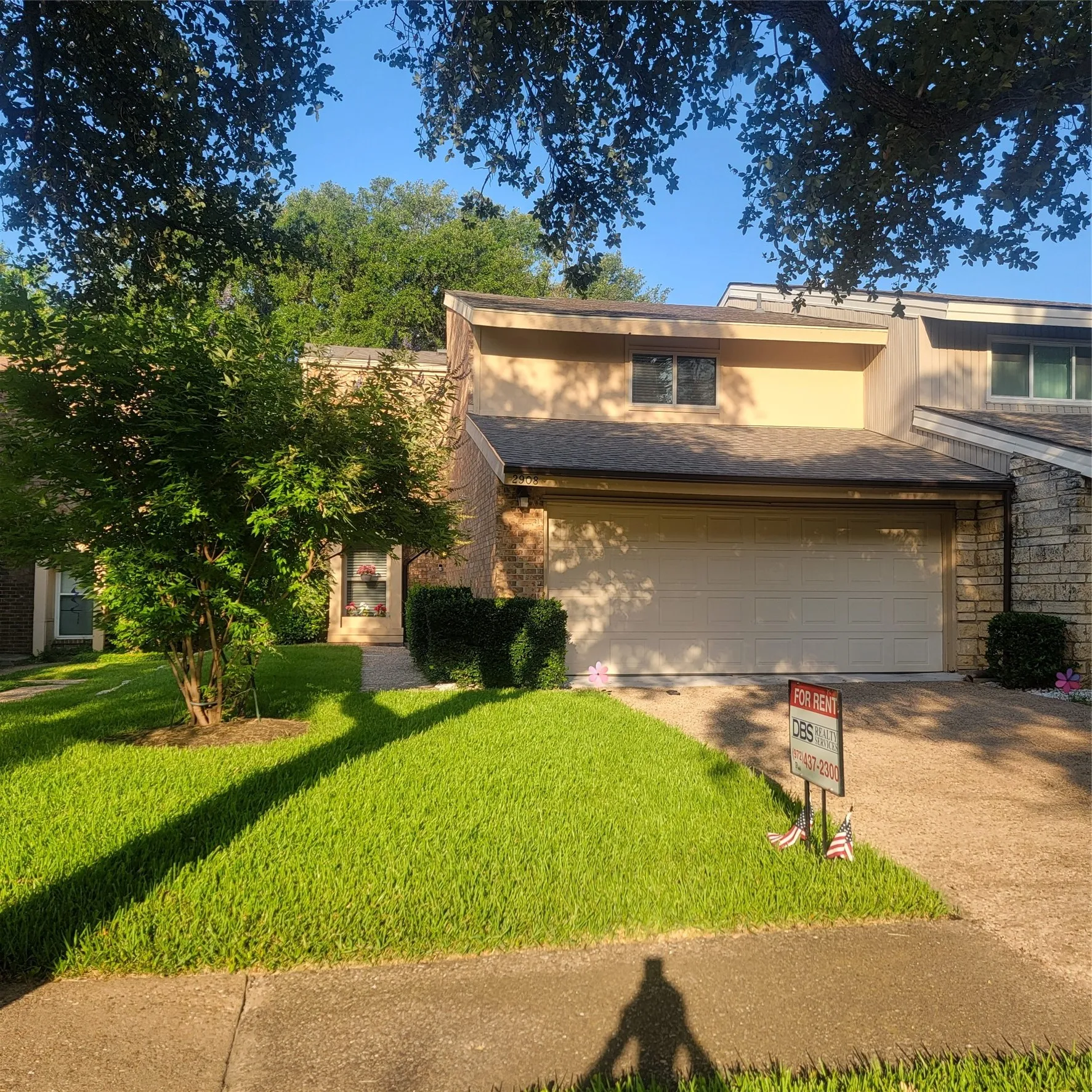 Townhouse For Rent in Dallas County , 2908 Shady Lake Circle, Carrollton, Texas 75006, 3 Bedroom, 3 Bathroom, 2 Garage spaces, 1,806 Sqft, built in 1972, mls#21336790, Real Estate Agent in Carrollton, Homes For Rent in Dallas county, Homes For Rent in Carrollton, Realtor in Carrollton Texas, Real Estate Brokerage Independent Realty Texas, Luminita Cordes Realtor