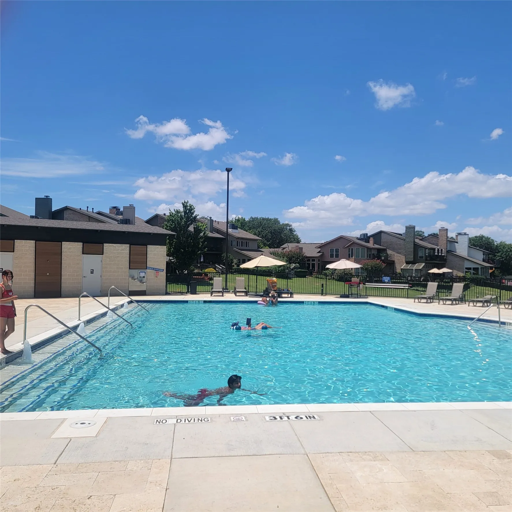 Townhouse For Rent in Dallas County , 2908 Shady Lake Circle, Carrollton, Texas 75006, 3 Bedroom, 3 Bathroom, 2 Garage spaces, 1,806 Sqft, built in 1972, mls#21336790, Real Estate Agent in Carrollton, Homes For Rent in Dallas county, Homes For Rent in Carrollton, Realtor in Carrollton Texas, Real Estate Brokerage Independent Realty Texas, Luminita Cordes Realtor