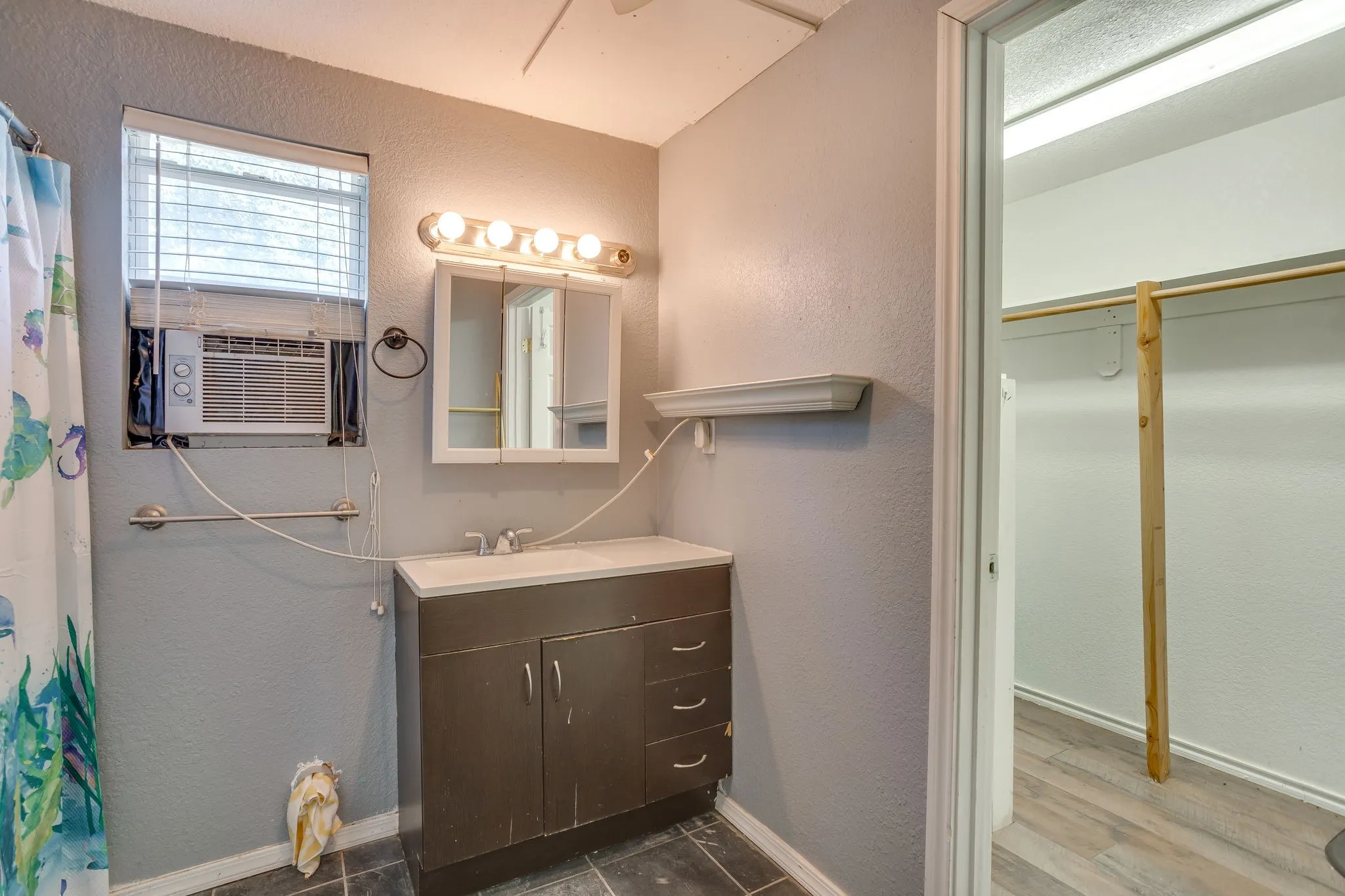 Barn Apartment Bathroom/ Closet
