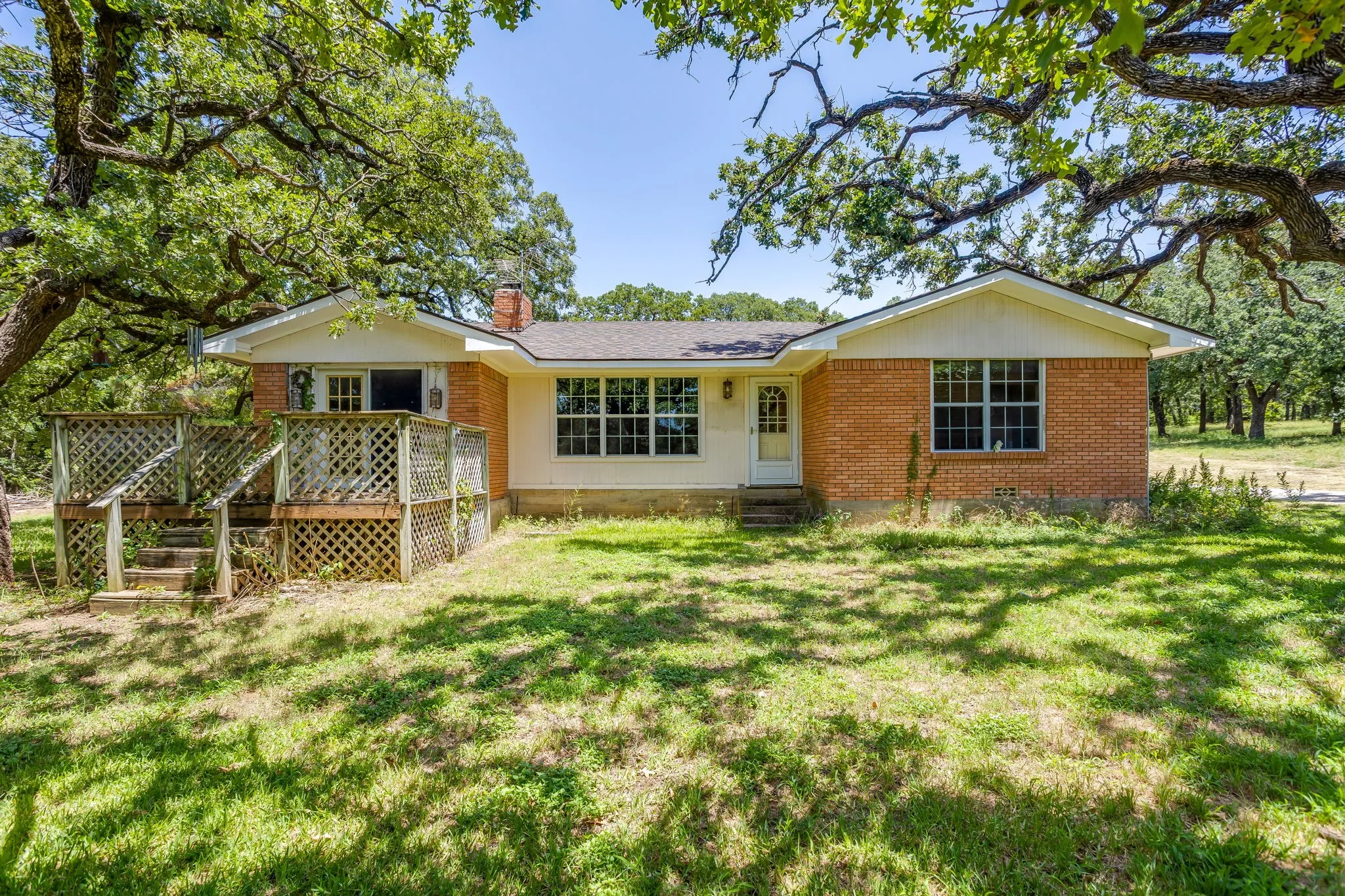 Single Family Residence For Sale in Johnson County , 4536 County Road 806, Cleburne, Texas 76031, 2 Bedroom, 2 Bathroom, 3 Garage spaces, 1,447 Sqft, built in 1959, mls#21330906, Real Estate Agent in Cleburne, Homes For Sale in Johnson county, Homes For Sale in Cleburne, Realtor in Cleburne Texas, Real Estate Brokerage Independent Realty Texas, Luminita Cordes Realtor