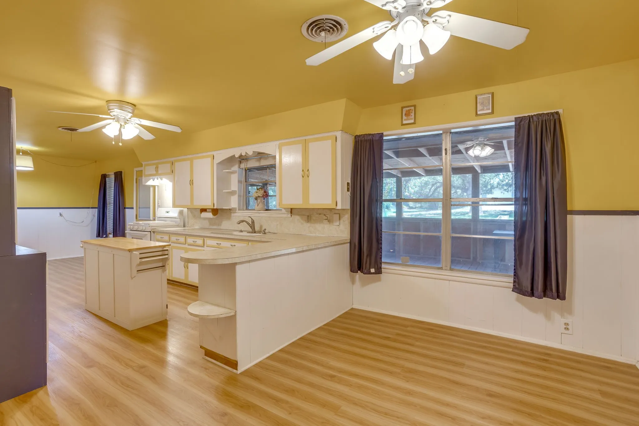 Breakfast Nook/ Kitchen