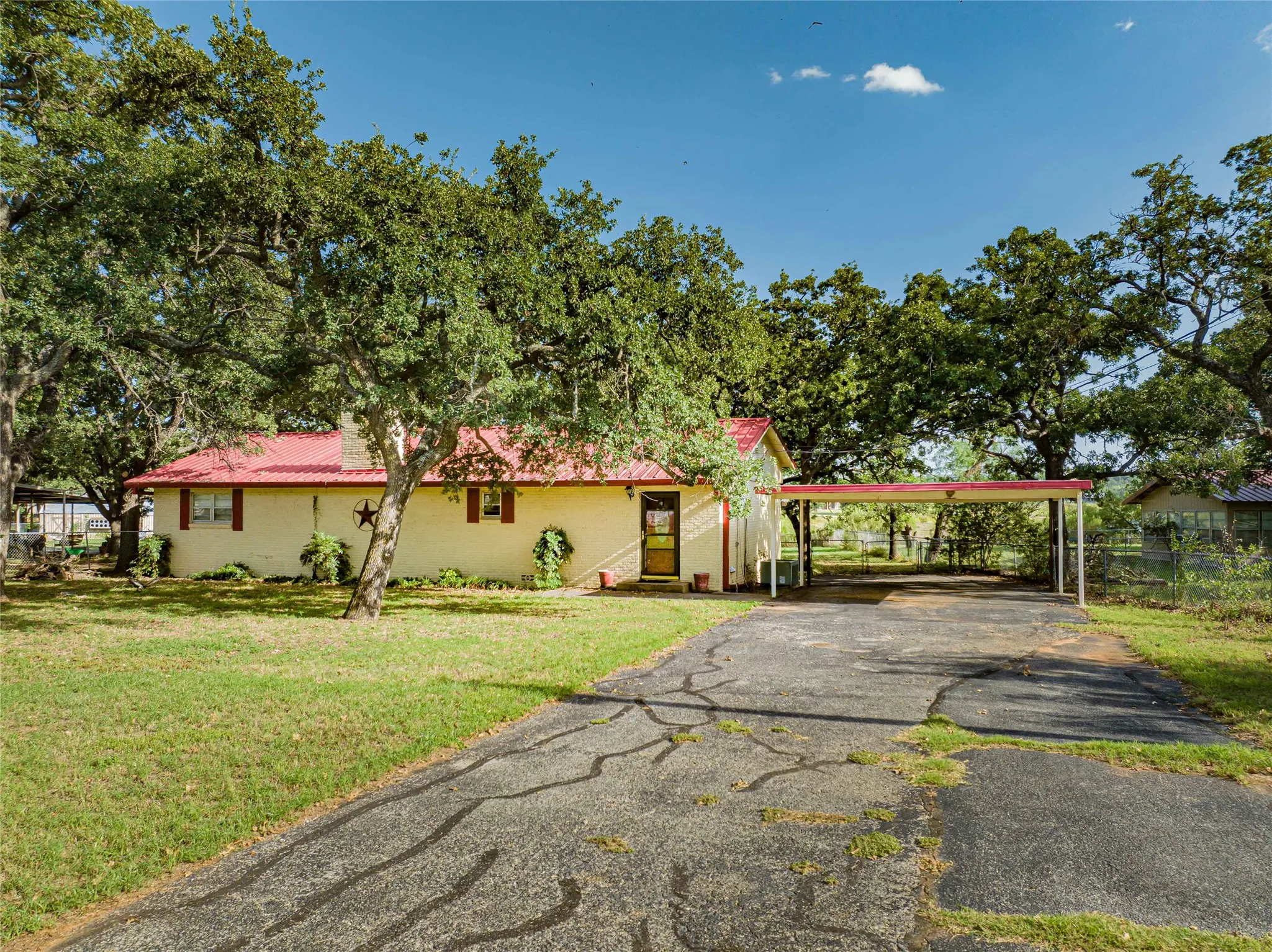 Single Family Residence For Sale in Stephens County , 3113 2641, Breckenridge, Texas 76424, 4 Bedroom, 2 Bathroom, Garage spaces, 1,508 Sqft, built in 1963, mls#21338400, Real Estate Agent in Breckenridge, Homes For Sale in Stephens county, Homes For Sale in Breckenridge, Realtor in Breckenridge Texas, Real Estate Brokerage Independent Realty Texas, Luminita Cordes Realtor
