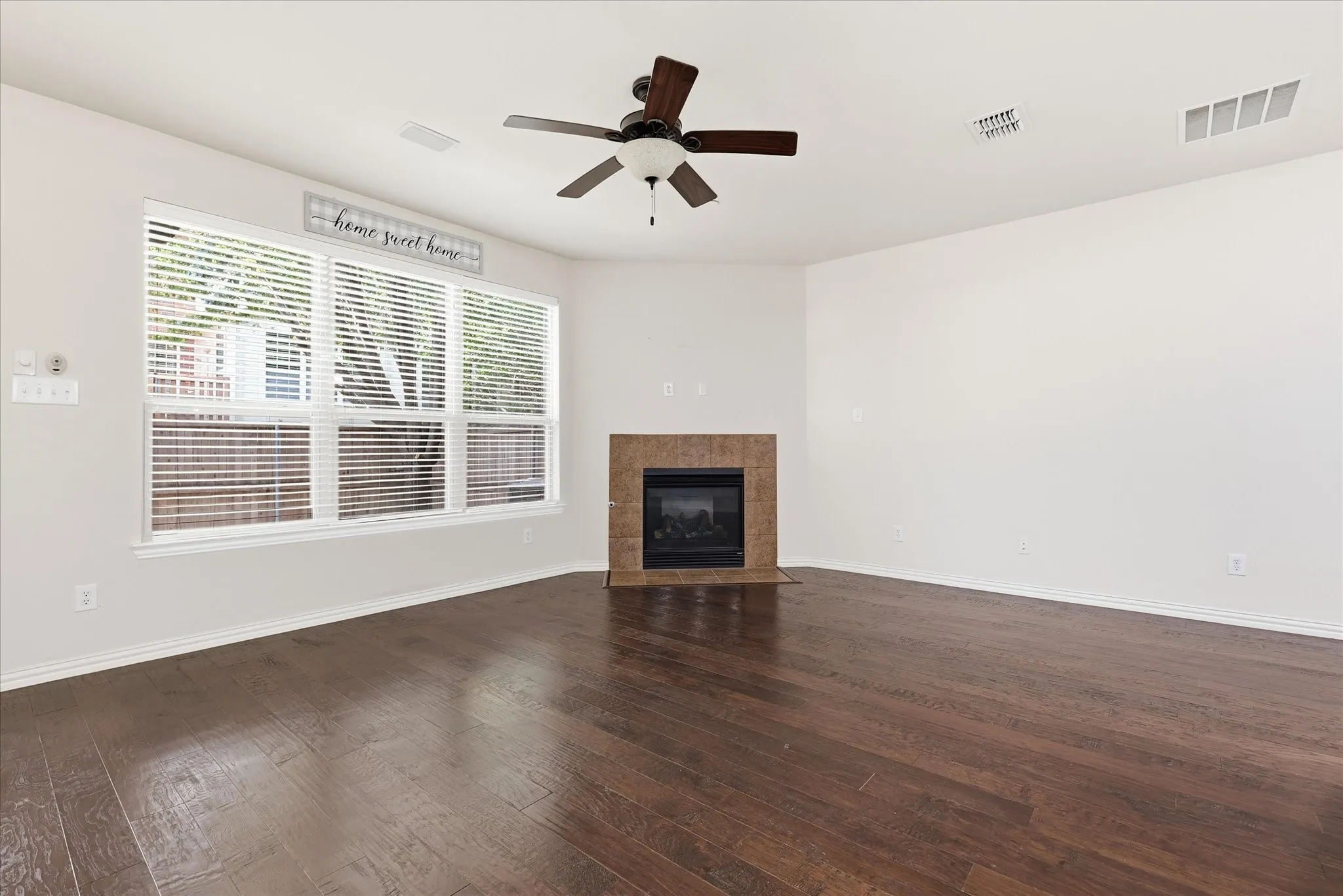 Townhouse For Rent in Denton County , 2649 Jacobson Drive, Lewisville, Texas 75067, 3 Bedroom, 3 Bathroom, 2 Garage spaces, 1,937 Sqft, built in 2009, Price $2,650, mls#21338987, Real Estate Agent in Lewisville, Homes For Rent in Denton county, Homes For Rent in Lewisville, Realtor in Lewisville Texas, Real Estate Brokerage Independent Realty Texas, Luminita Cordes Realtor