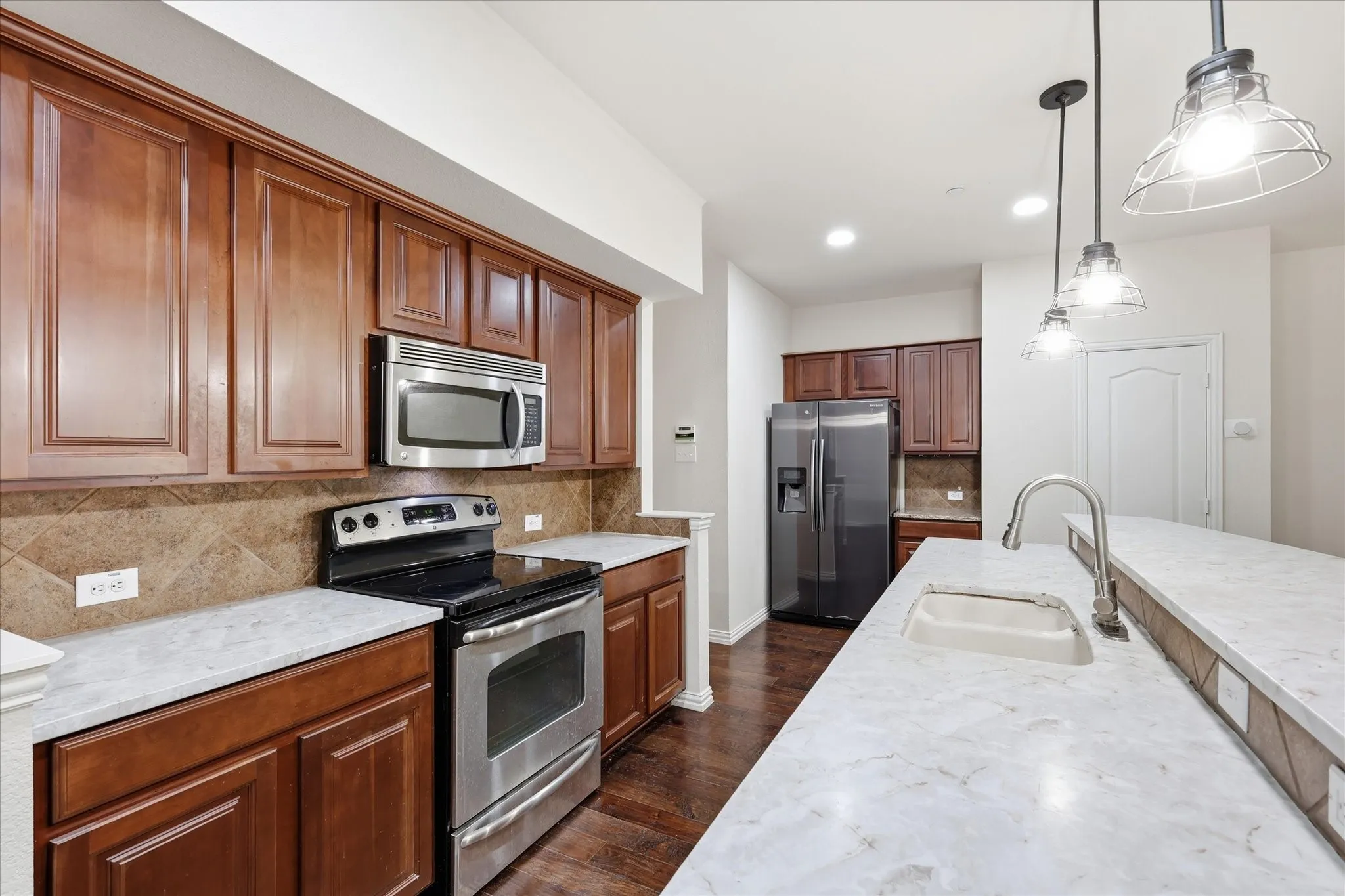 Townhouse For Rent in Denton County , 2649 Jacobson Drive, Lewisville, Texas 75067, 3 Bedroom, 3 Bathroom, 2 Garage spaces, 1,937 Sqft, built in 2009, Price $2,650, mls#21338987, Real Estate Agent in Lewisville, Homes For Rent in Denton county, Homes For Rent in Lewisville, Realtor in Lewisville Texas, Real Estate Brokerage Independent Realty Texas, Luminita Cordes Realtor