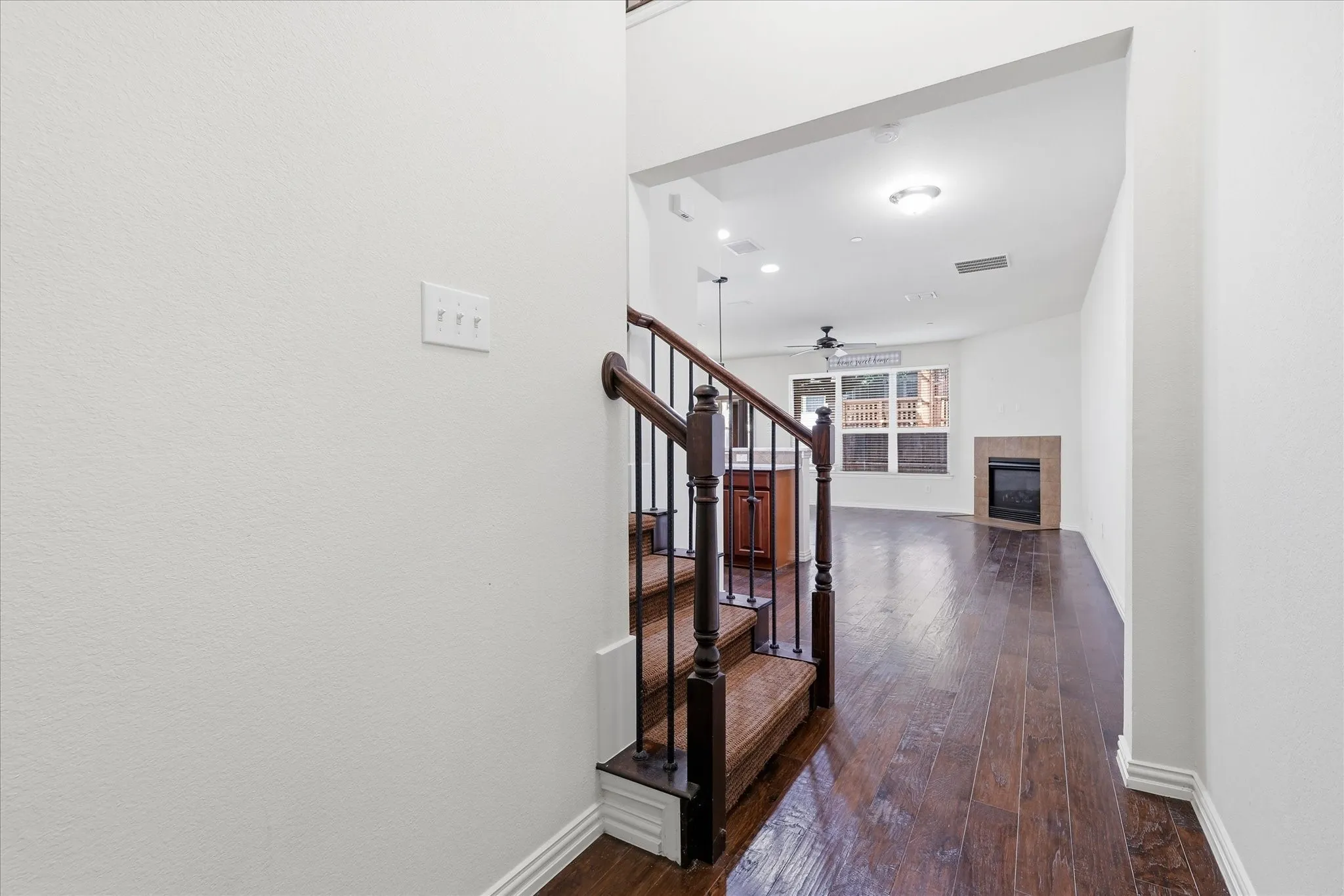 Townhouse For Rent in Denton County , 2649 Jacobson Drive, Lewisville, Texas 75067, 3 Bedroom, 3 Bathroom, 2 Garage spaces, 1,937 Sqft, built in 2009, Price $2,650, mls#21338987, Real Estate Agent in Lewisville, Homes For Rent in Denton county, Homes For Rent in Lewisville, Realtor in Lewisville Texas, Real Estate Brokerage Independent Realty Texas, Luminita Cordes Realtor