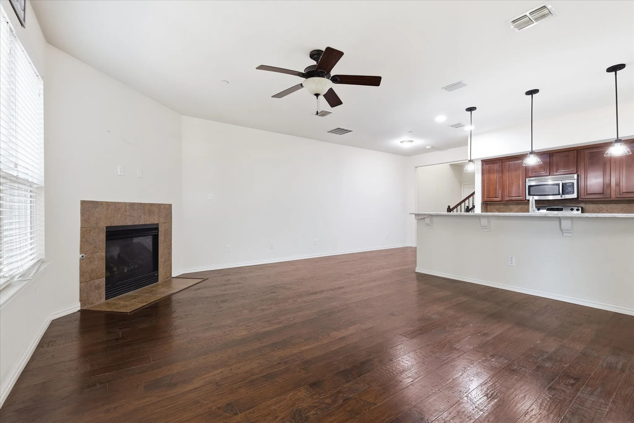 Townhouse For Rent in Denton County , 2649 Jacobson Drive, Lewisville, Texas 75067, 3 Bedroom, 3 Bathroom, 2 Garage spaces, 1,937 Sqft, built in 2009, Price $2,650, mls#21338987, Real Estate Agent in Lewisville, Homes For Rent in Denton county, Homes For Rent in Lewisville, Realtor in Lewisville Texas, Real Estate Brokerage Independent Realty Texas, Luminita Cordes Realtor