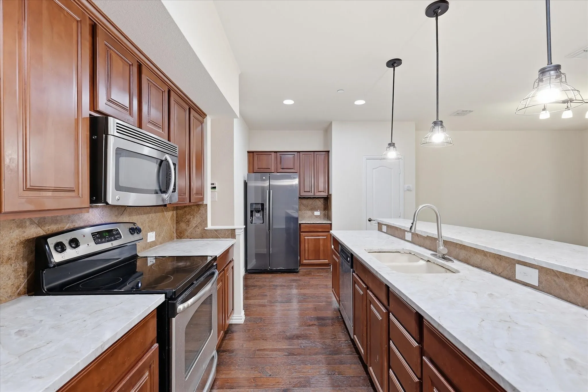 Townhouse For Rent in Denton County , 2649 Jacobson Drive, Lewisville, Texas 75067, 3 Bedroom, 3 Bathroom, 2 Garage spaces, 1,937 Sqft, built in 2009, Price $2,650, mls#21338987, Real Estate Agent in Lewisville, Homes For Rent in Denton county, Homes For Rent in Lewisville, Realtor in Lewisville Texas, Real Estate Brokerage Independent Realty Texas, Luminita Cordes Realtor
