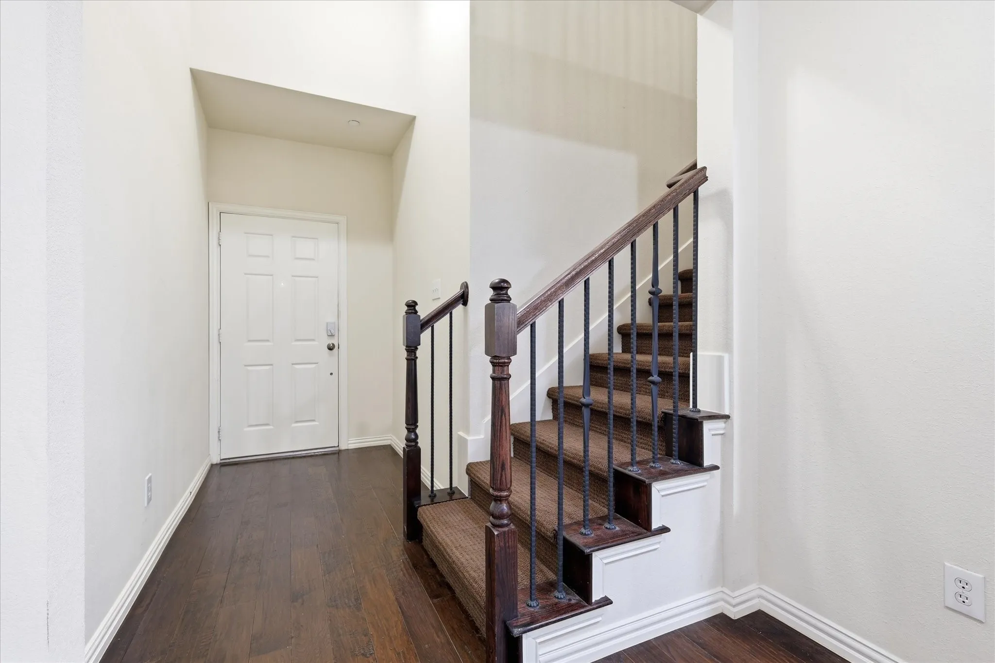 Townhouse For Rent in Denton County , 2649 Jacobson Drive, Lewisville, Texas 75067, 3 Bedroom, 3 Bathroom, 2 Garage spaces, 1,937 Sqft, built in 2009, Price $2,650, mls#21338987, Real Estate Agent in Lewisville, Homes For Rent in Denton county, Homes For Rent in Lewisville, Realtor in Lewisville Texas, Real Estate Brokerage Independent Realty Texas, Luminita Cordes Realtor