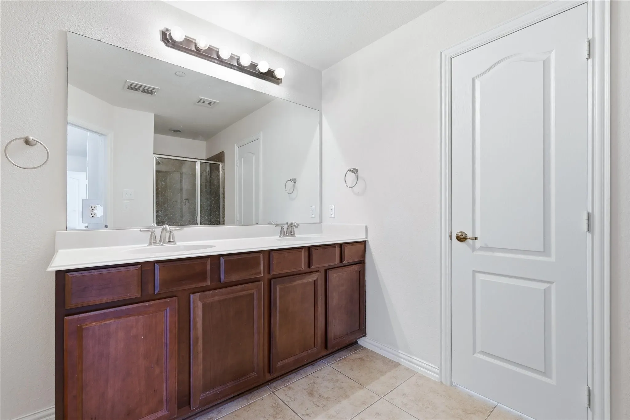 Townhouse For Rent in Denton County , 2649 Jacobson Drive, Lewisville, Texas 75067, 3 Bedroom, 3 Bathroom, 2 Garage spaces, 1,937 Sqft, built in 2009, Price $2,650, mls#21338987, Real Estate Agent in Lewisville, Homes For Rent in Denton county, Homes For Rent in Lewisville, Realtor in Lewisville Texas, Real Estate Brokerage Independent Realty Texas, Luminita Cordes Realtor