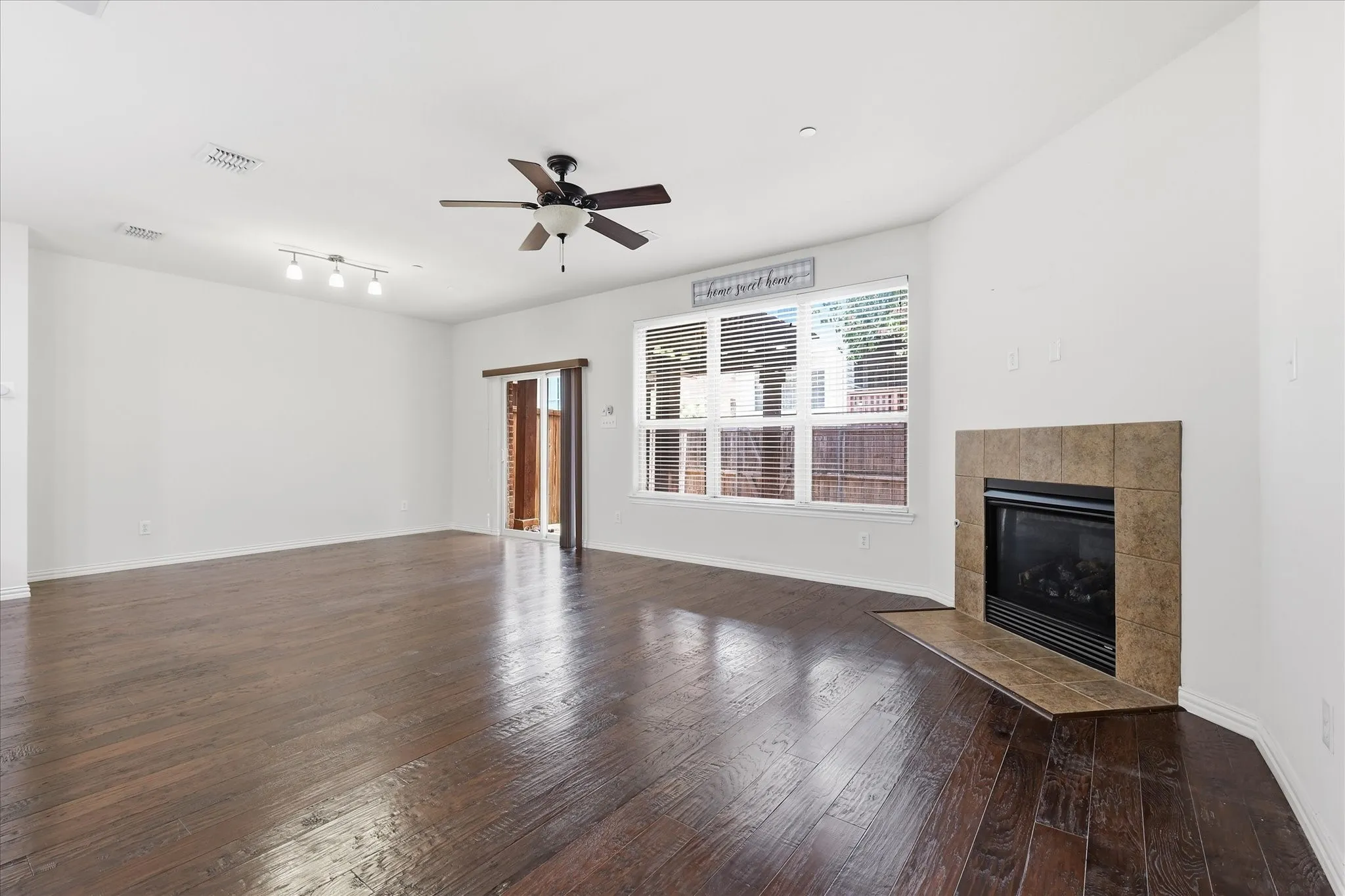 Townhouse For Rent in Denton County , 2649 Jacobson Drive, Lewisville, Texas 75067, 3 Bedroom, 3 Bathroom, 2 Garage spaces, 1,937 Sqft, built in 2009, Price $2,650, mls#21338987, Real Estate Agent in Lewisville, Homes For Rent in Denton county, Homes For Rent in Lewisville, Realtor in Lewisville Texas, Real Estate Brokerage Independent Realty Texas, Luminita Cordes Realtor