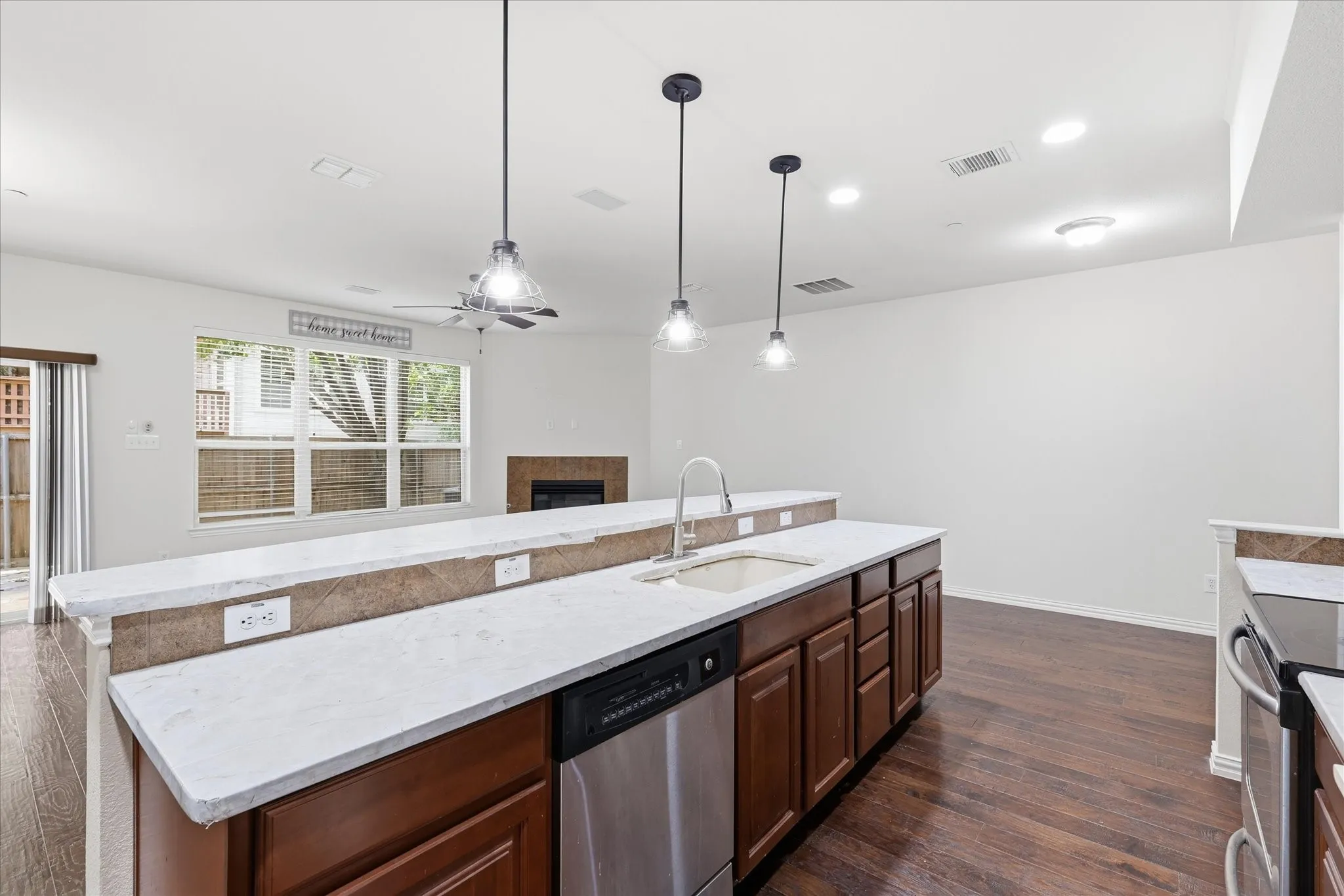 Townhouse For Rent in Denton County , 2649 Jacobson Drive, Lewisville, Texas 75067, 3 Bedroom, 3 Bathroom, 2 Garage spaces, 1,937 Sqft, built in 2009, Price $2,650, mls#21338987, Real Estate Agent in Lewisville, Homes For Rent in Denton county, Homes For Rent in Lewisville, Realtor in Lewisville Texas, Real Estate Brokerage Independent Realty Texas, Luminita Cordes Realtor