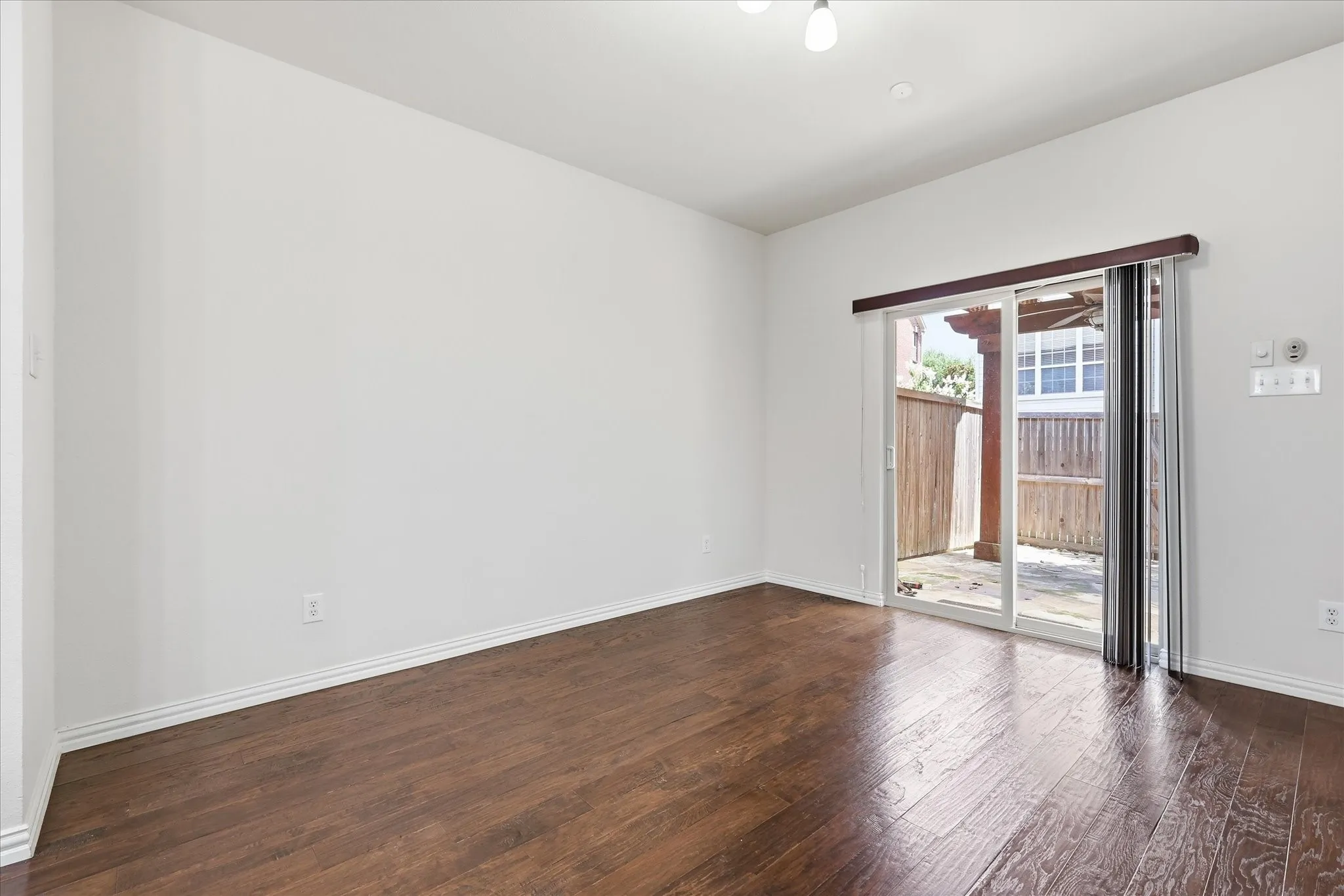 Townhouse For Rent in Denton County , 2649 Jacobson Drive, Lewisville, Texas 75067, 3 Bedroom, 3 Bathroom, 2 Garage spaces, 1,937 Sqft, built in 2009, Price $2,650, mls#21338987, Real Estate Agent in Lewisville, Homes For Rent in Denton county, Homes For Rent in Lewisville, Realtor in Lewisville Texas, Real Estate Brokerage Independent Realty Texas, Luminita Cordes Realtor
