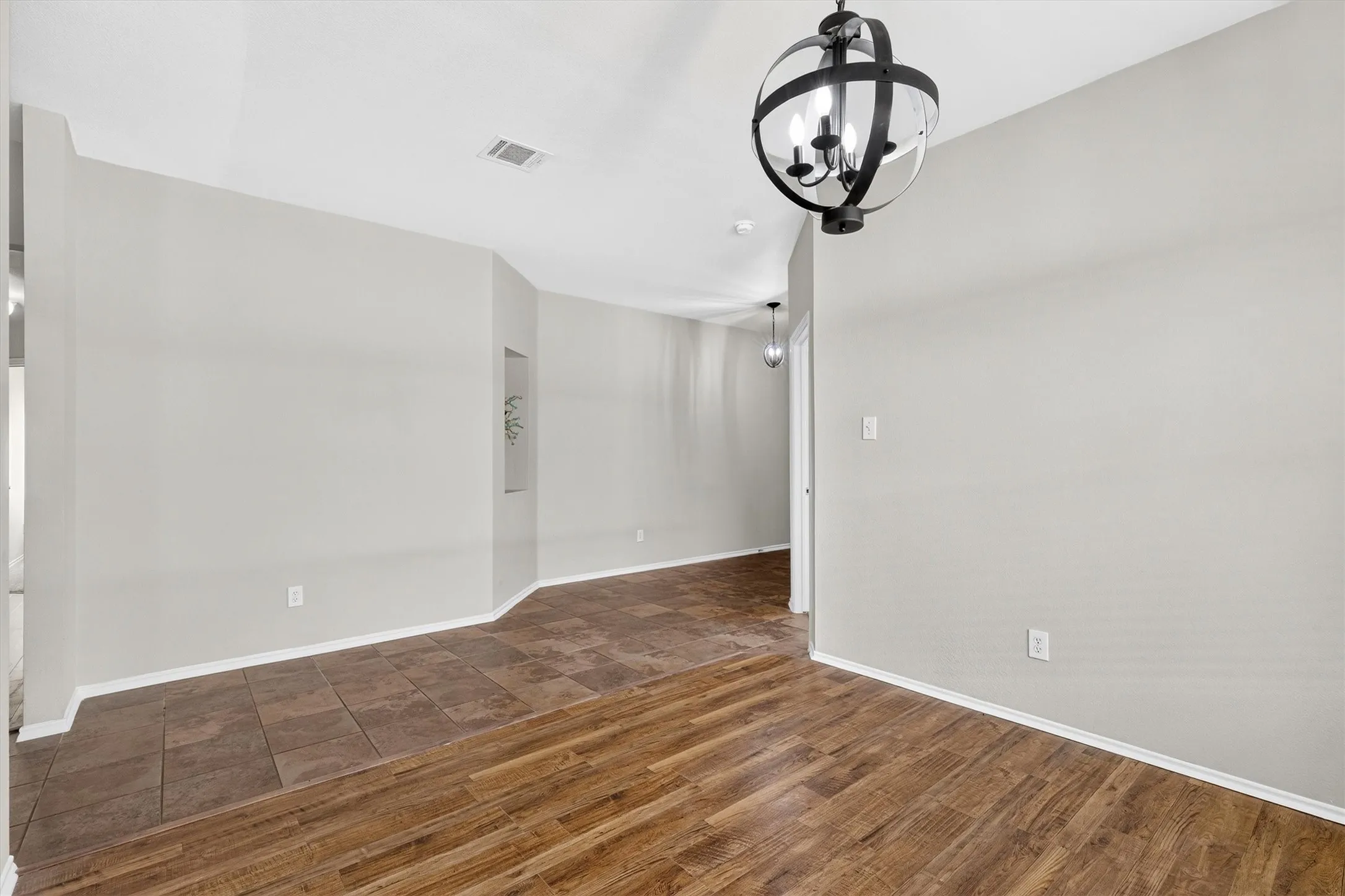 Single Family Residence For Sale in Rockwall County , 2900 Marsha Lane, Royse City, Texas 75189, 3 Bedroom, 2 Bathroom, 2 Garage spaces, 2,024 Sqft, built in 2007, mls#21338171, Real Estate Agent in Royse City, Homes For Sale in Rockwall county, Homes For Sale in Royse City, Realtor in Royse City Texas, Real Estate Brokerage Independent Realty Texas, Luminita Cordes Realtor