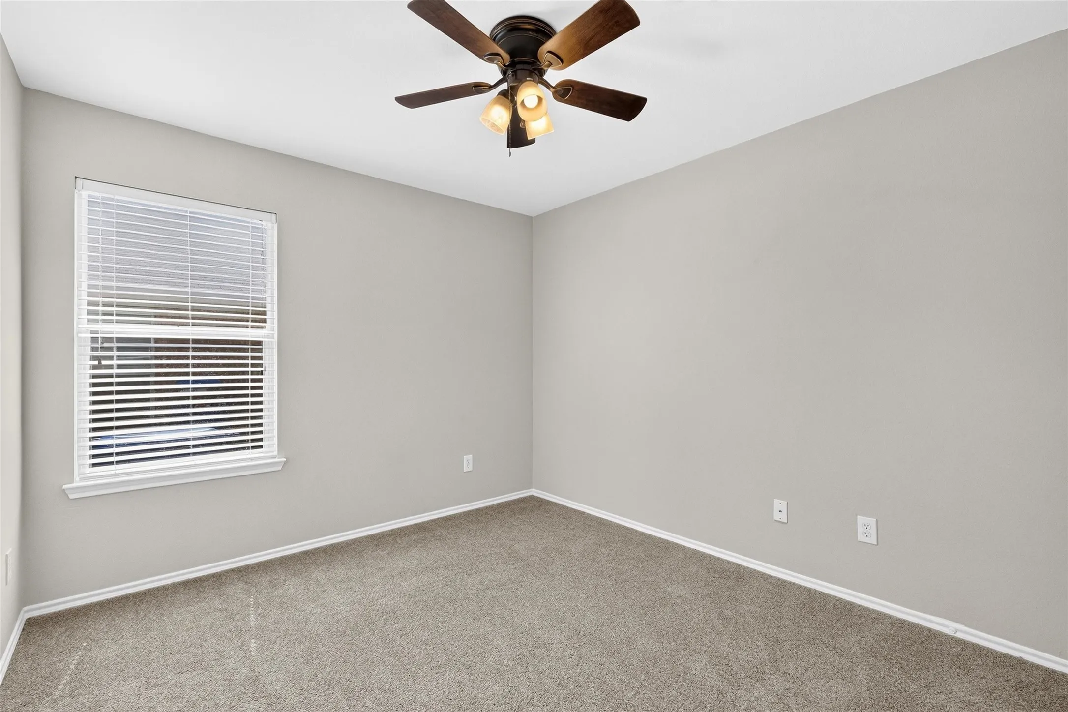 Single Family Residence For Sale in Rockwall County , 2900 Marsha Lane, Royse City, Texas 75189, 3 Bedroom, 2 Bathroom, 2 Garage spaces, 2,024 Sqft, built in 2007, mls#21338171, Real Estate Agent in Royse City, Homes For Sale in Rockwall county, Homes For Sale in Royse City, Realtor in Royse City Texas, Real Estate Brokerage Independent Realty Texas, Luminita Cordes Realtor
