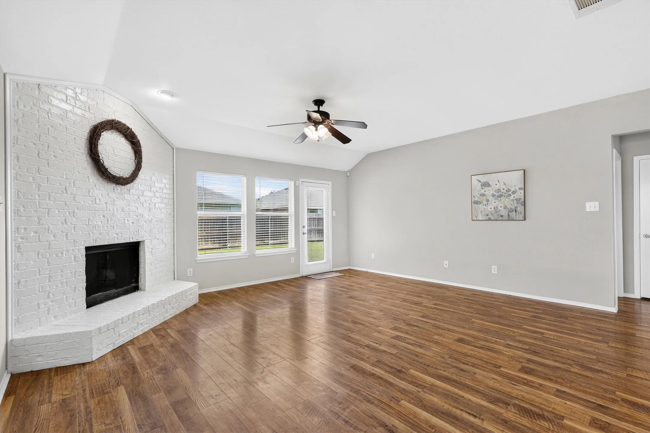 Single Family Residence For Sale in Rockwall County , 2900 Marsha Lane, Royse City, Texas 75189, 3 Bedroom, 2 Bathroom, 2 Garage spaces, 2,024 Sqft, built in 2007, mls#21338171, Real Estate Agent in Royse City, Homes For Sale in Rockwall county, Homes For Sale in Royse City, Realtor in Royse City Texas, Real Estate Brokerage Independent Realty Texas, Luminita Cordes Realtor