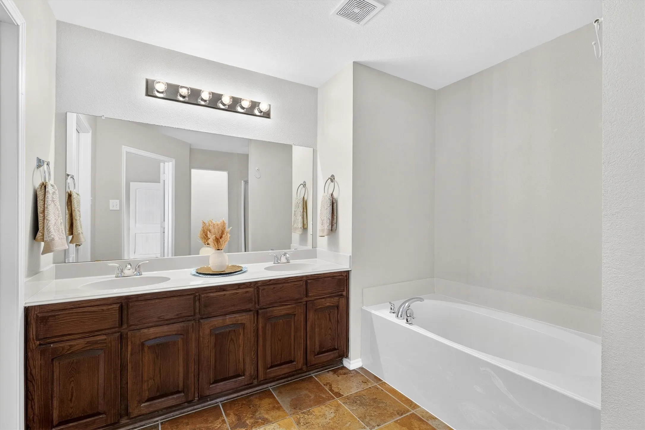 Single Family Residence For Sale in Rockwall County , 2900 Marsha Lane, Royse City, Texas 75189, 3 Bedroom, 2 Bathroom, 2 Garage spaces, 2,024 Sqft, built in 2007, mls#21338171, Real Estate Agent in Royse City, Homes For Sale in Rockwall county, Homes For Sale in Royse City, Realtor in Royse City Texas, Real Estate Brokerage Independent Realty Texas, Luminita Cordes Realtor