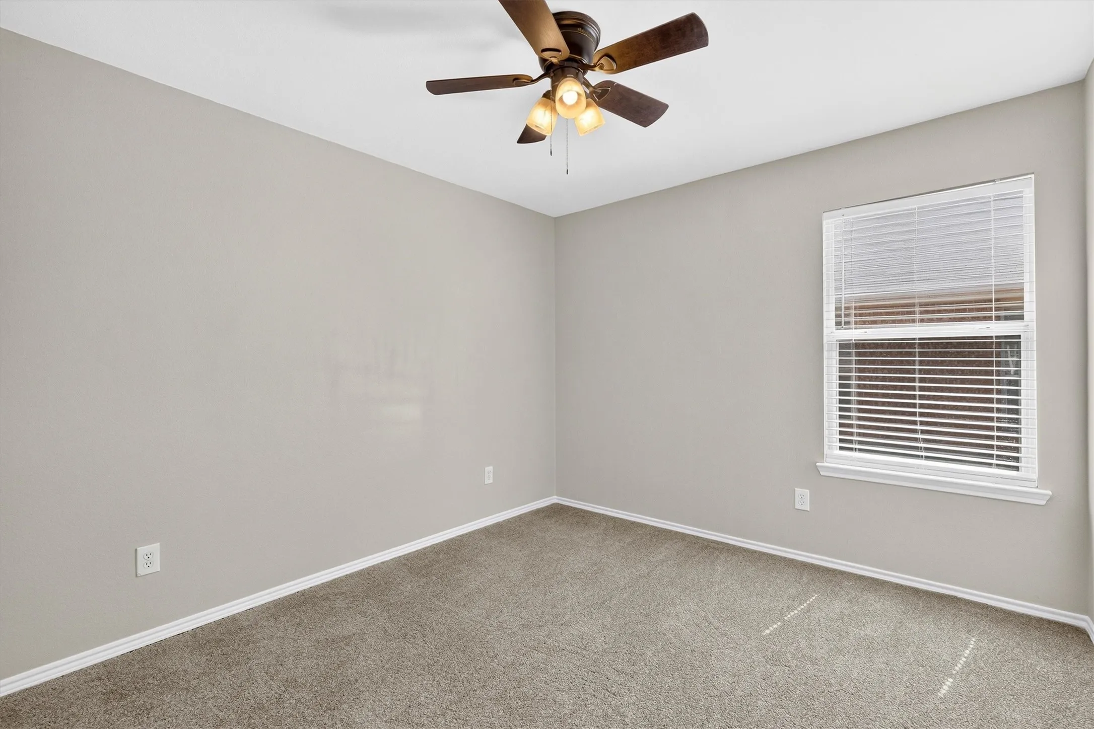 Single Family Residence For Sale in Rockwall County , 2900 Marsha Lane, Royse City, Texas 75189, 3 Bedroom, 2 Bathroom, 2 Garage spaces, 2,024 Sqft, built in 2007, mls#21338171, Real Estate Agent in Royse City, Homes For Sale in Rockwall county, Homes For Sale in Royse City, Realtor in Royse City Texas, Real Estate Brokerage Independent Realty Texas, Luminita Cordes Realtor